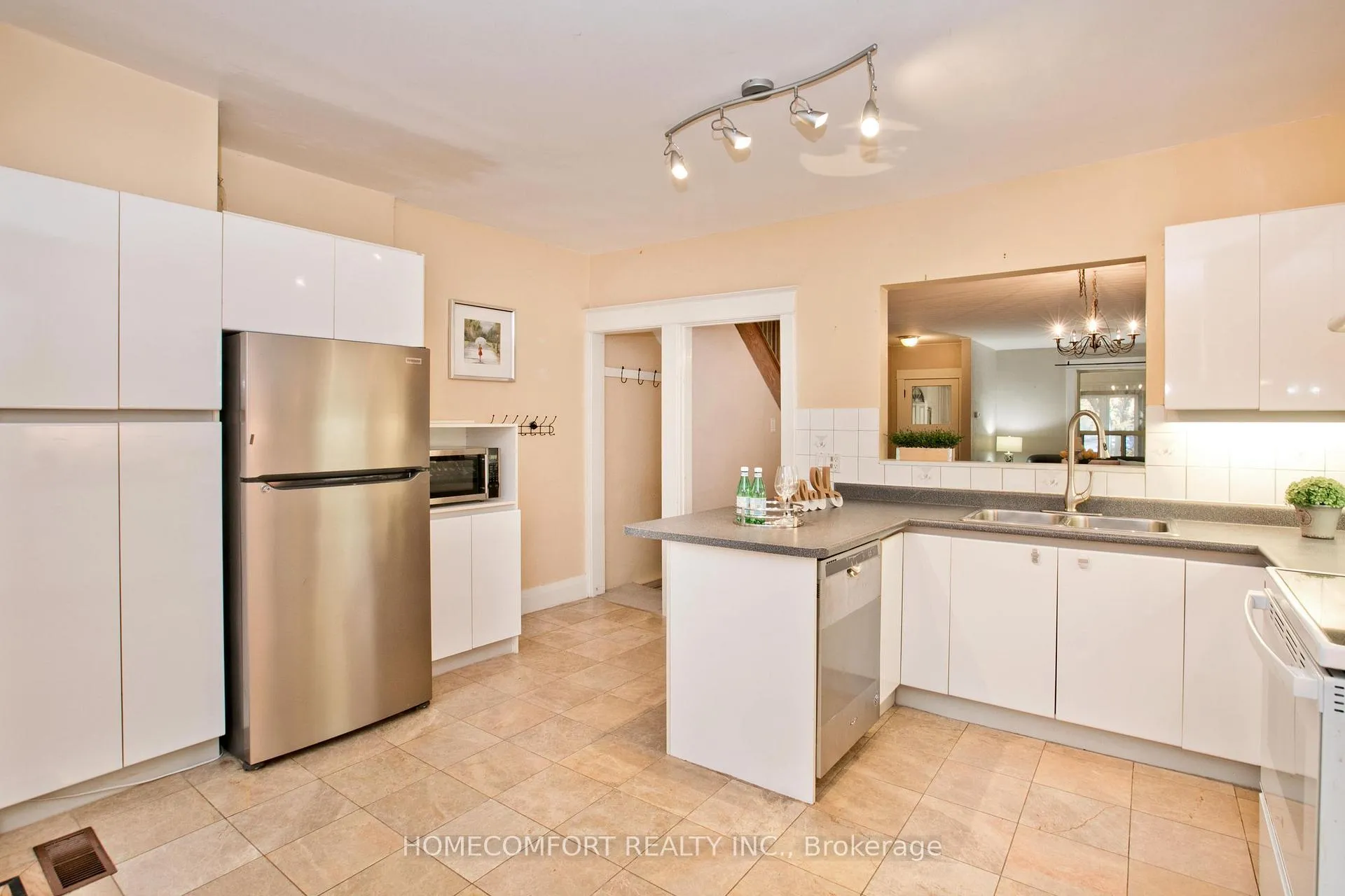 Photo 6 of 62 Keystone Avenue, Toronto, East End-Danforth — HOMEH