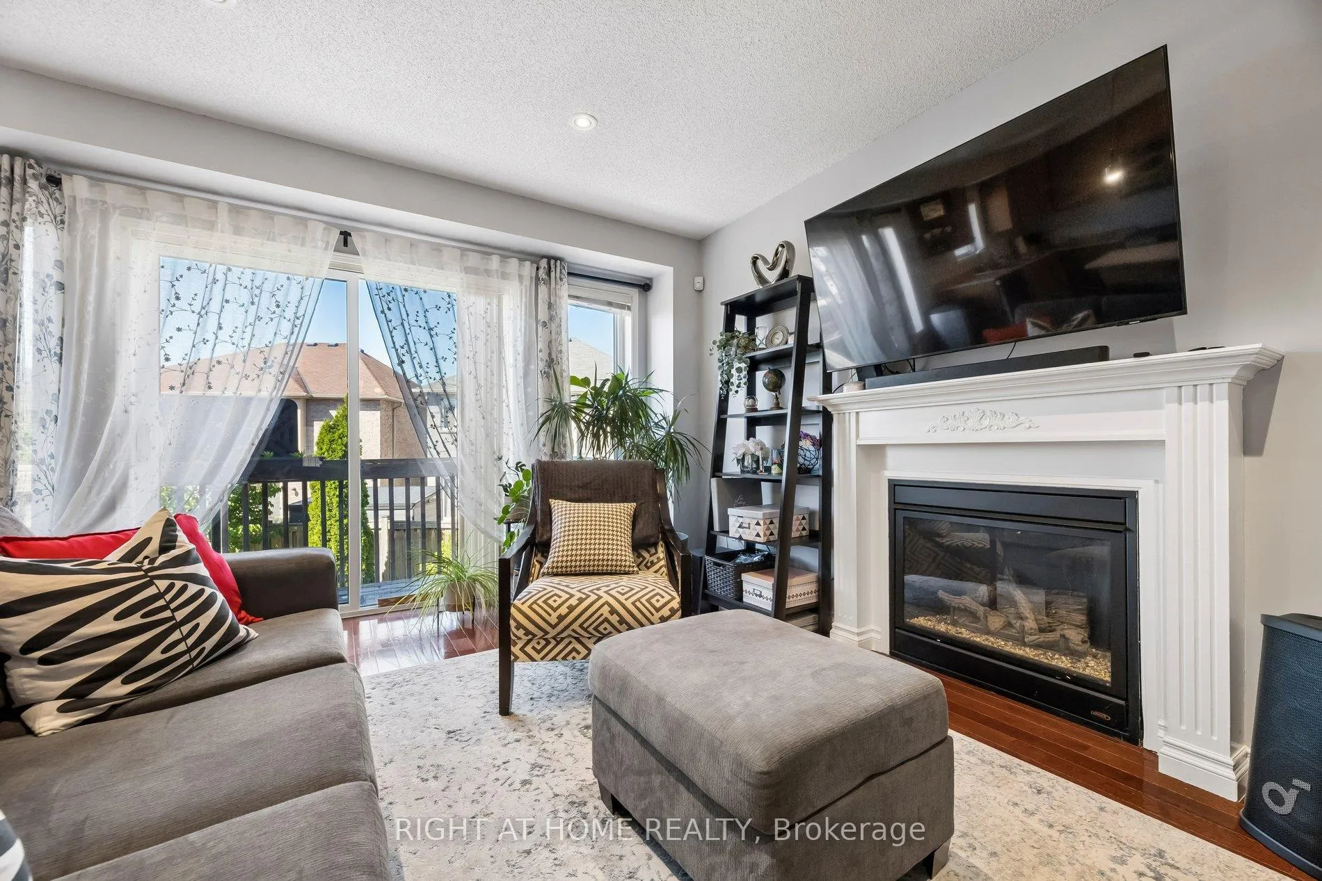 Photo 11 of 16 Kinrade Crescent, Ajax, Central East — HOMEH