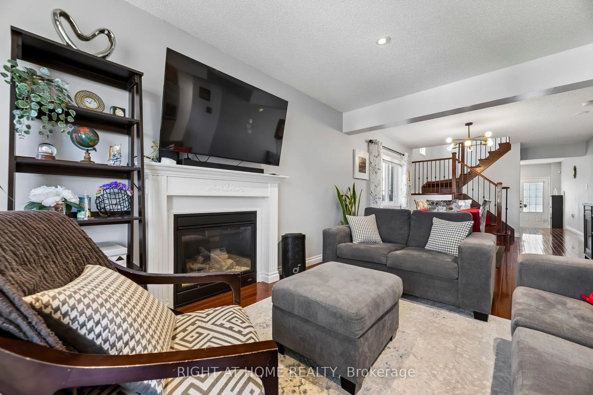 Photo 12 of 16 Kinrade Crescent, Ajax, Central East — HOMEH