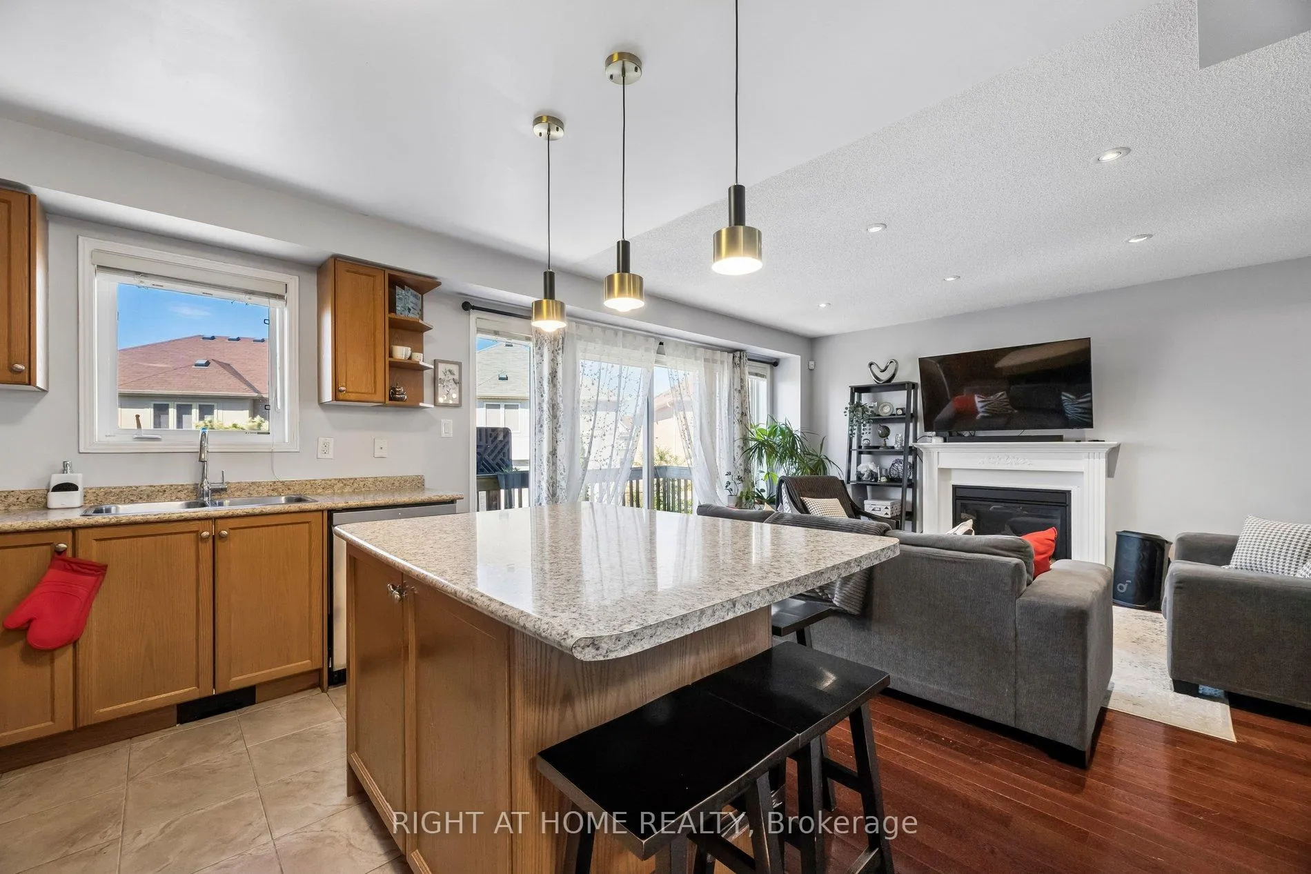 Photo 17 of 16 Kinrade Crescent, Ajax, Central East — HOMEH