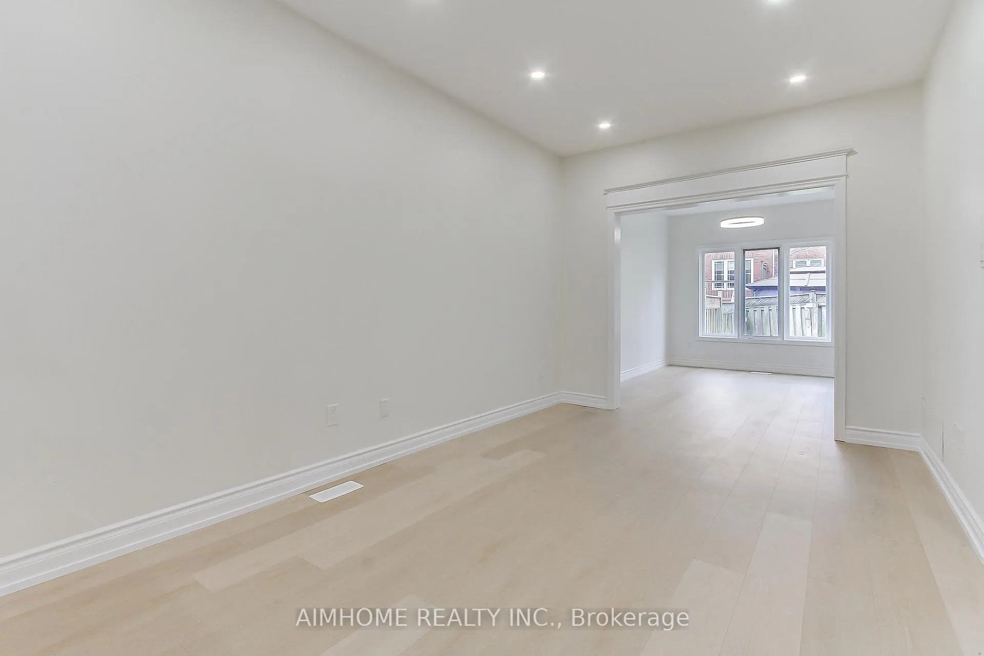 Photo 7 of 177 Denise Circle, Newmarket, Summerhill Estates — HOMEH