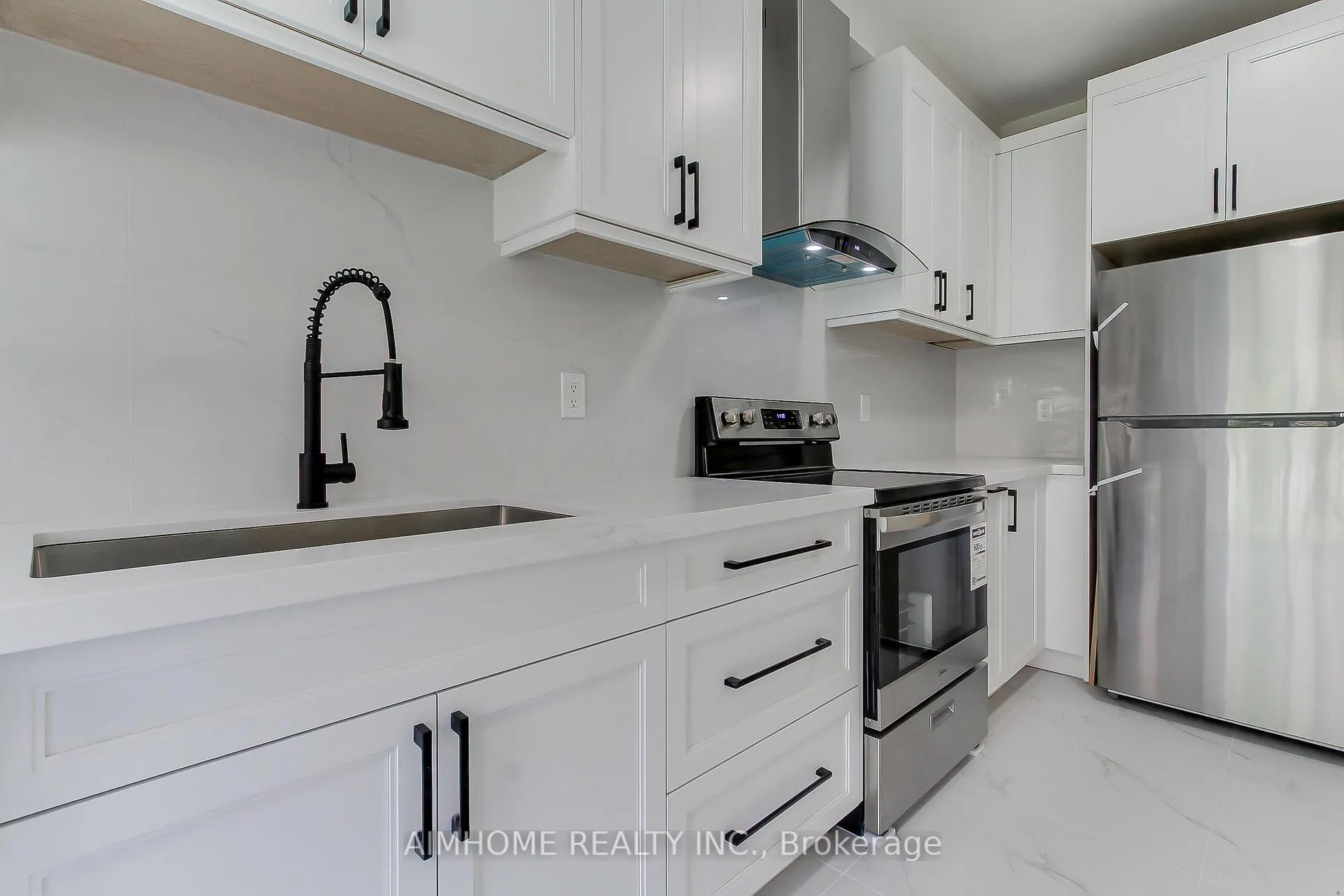Photo 11 of 177 Denise Circle, Newmarket, Summerhill Estates — HOMEH
