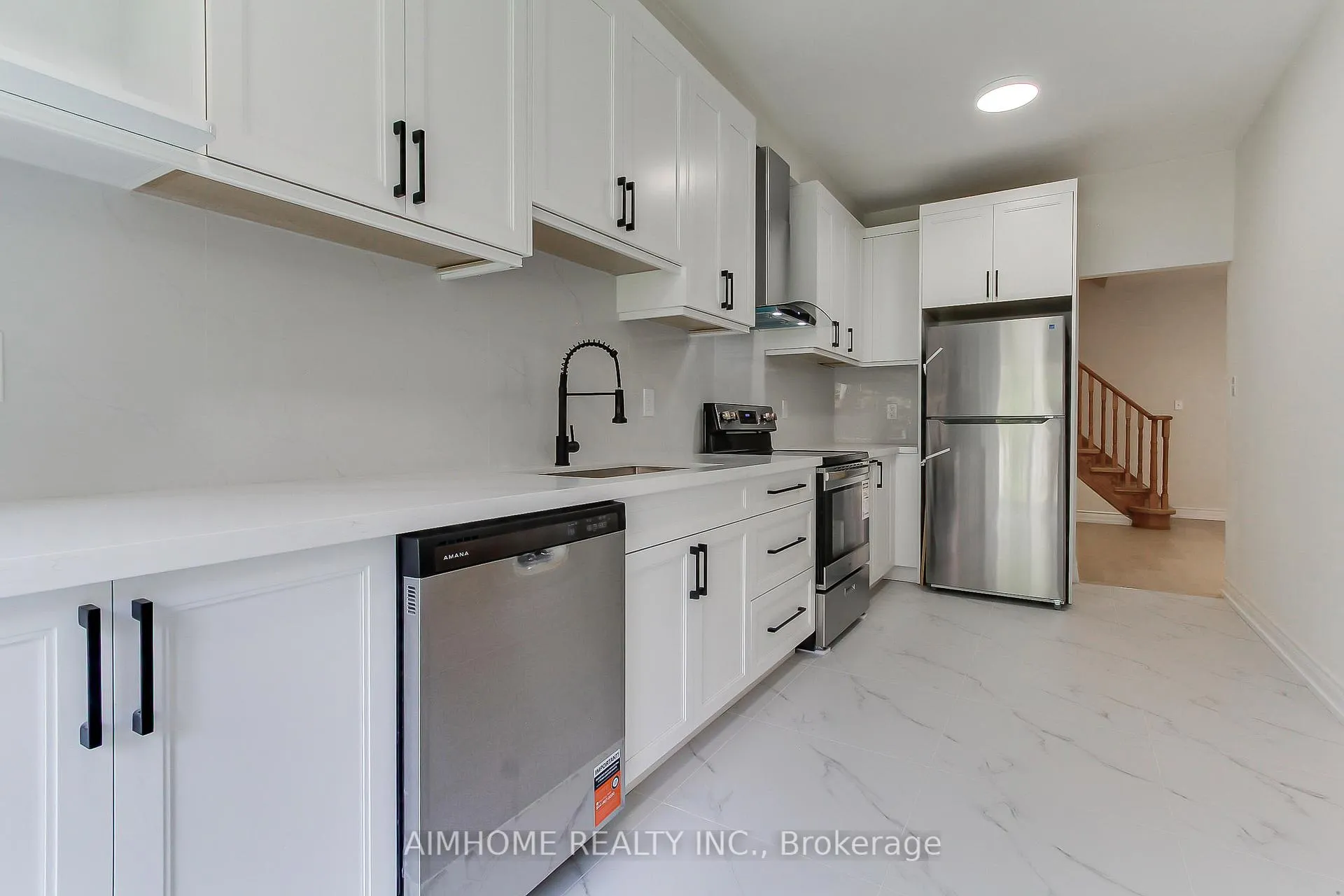 Photo 12 of 177 Denise Circle, Newmarket, Summerhill Estates — HOMEH