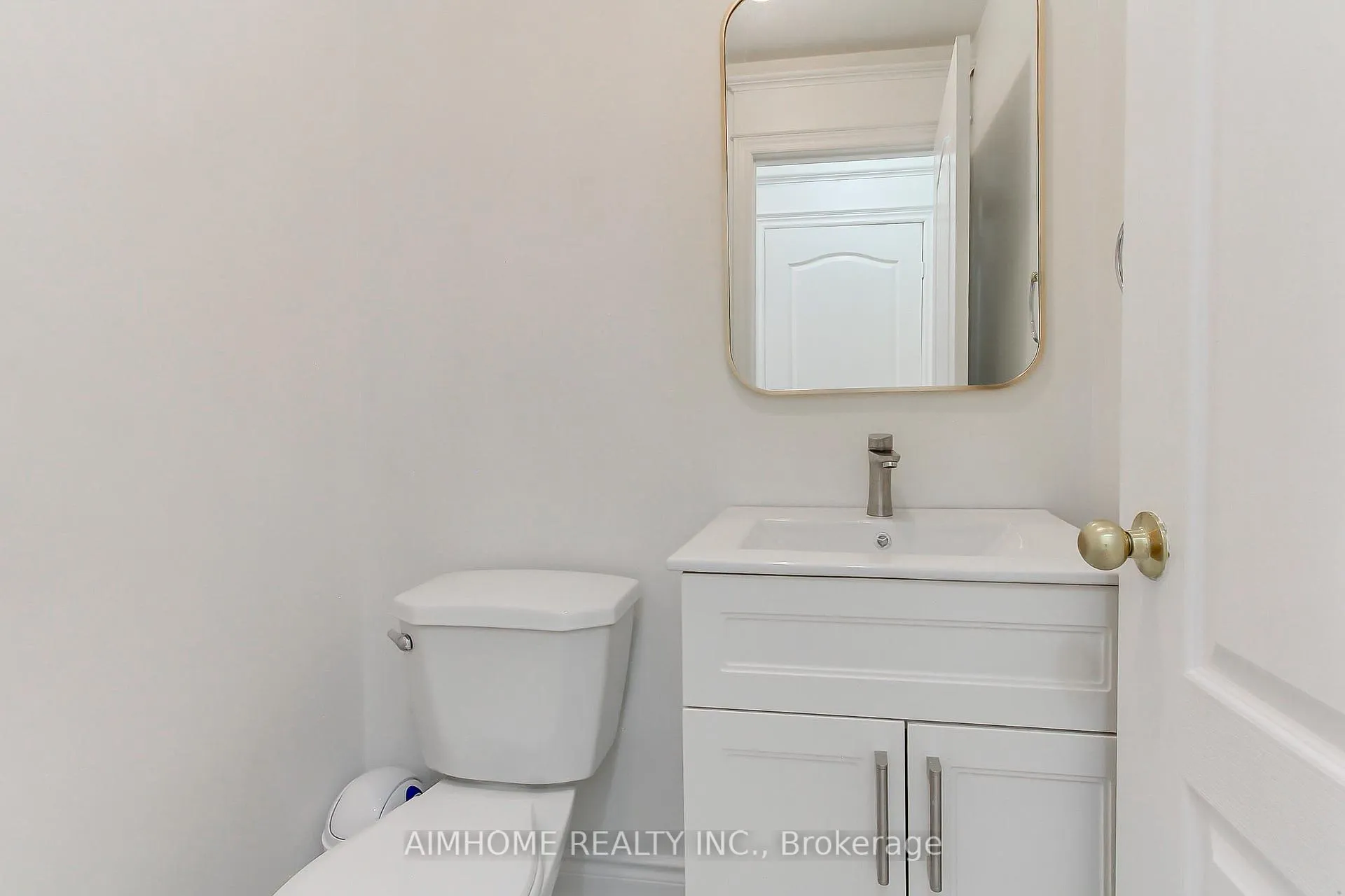 Photo 13 of 177 Denise Circle, Newmarket, Summerhill Estates — HOMEH