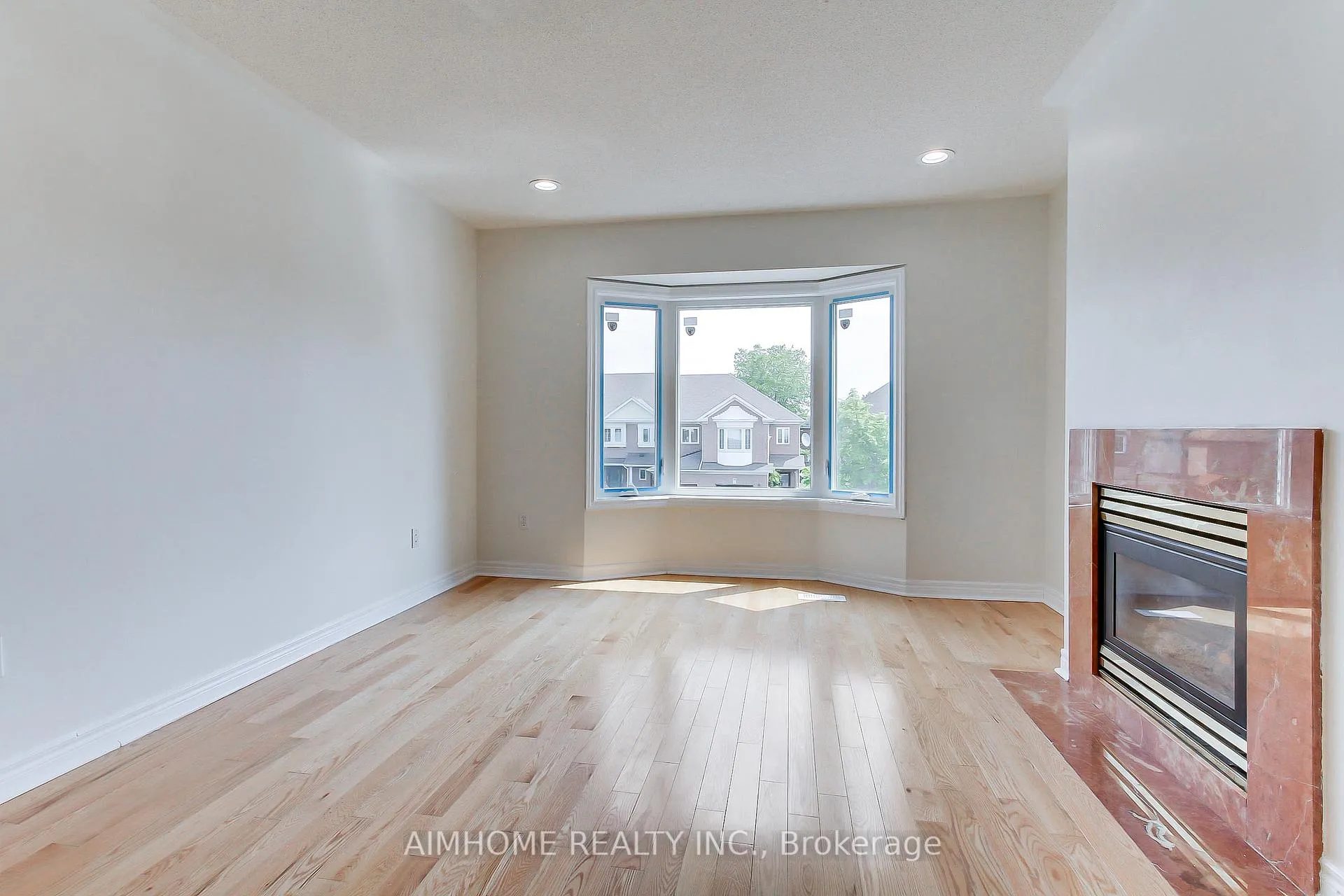 Photo 15 of 177 Denise Circle, Newmarket, Summerhill Estates — HOMEH