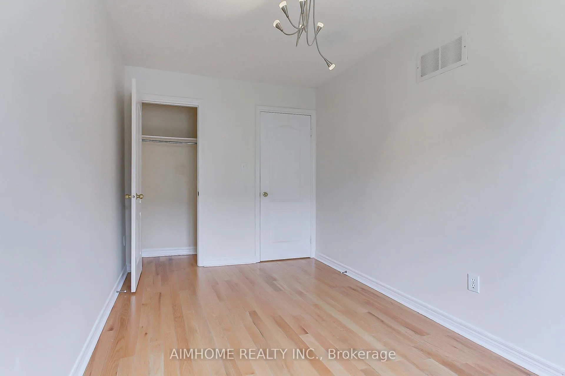 Photo 22 of 177 Denise Circle, Newmarket, Summerhill Estates — HOMEH