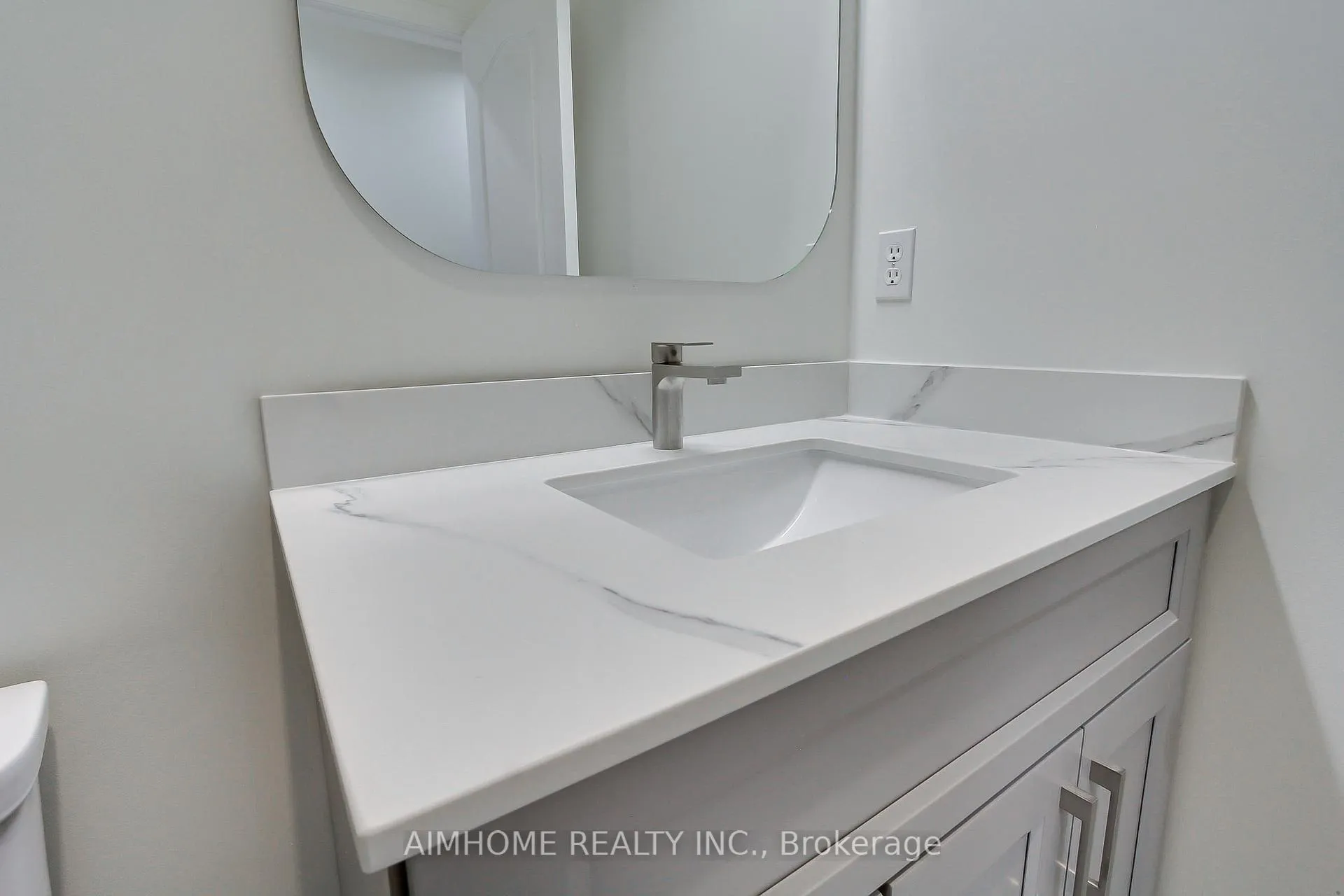 Photo 25 of 177 Denise Circle, Newmarket, Summerhill Estates — HOMEH