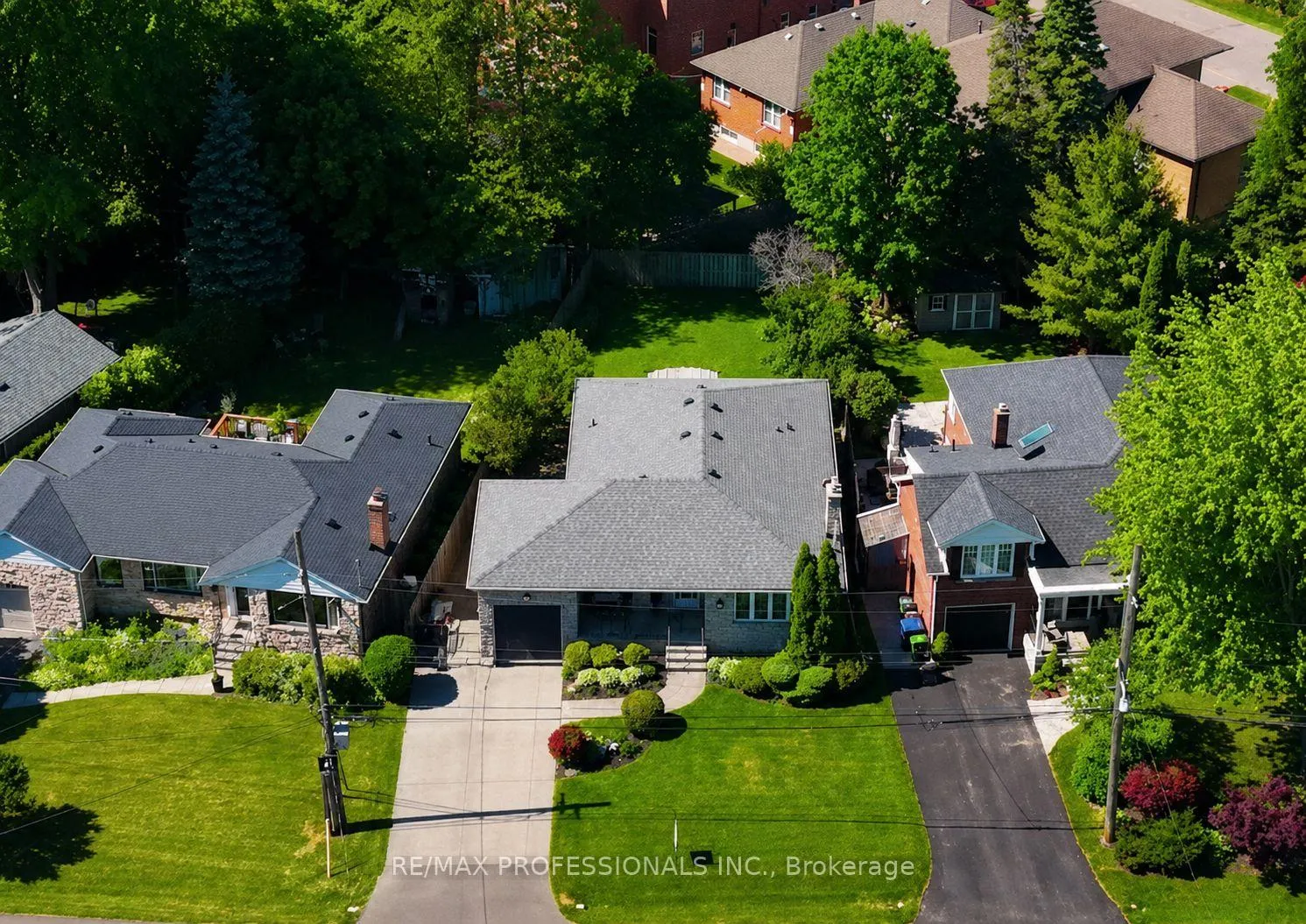 Photo 3 of 28 Spring Garden Road, Etobicoke, Stonegate-Queensway — HOMEH