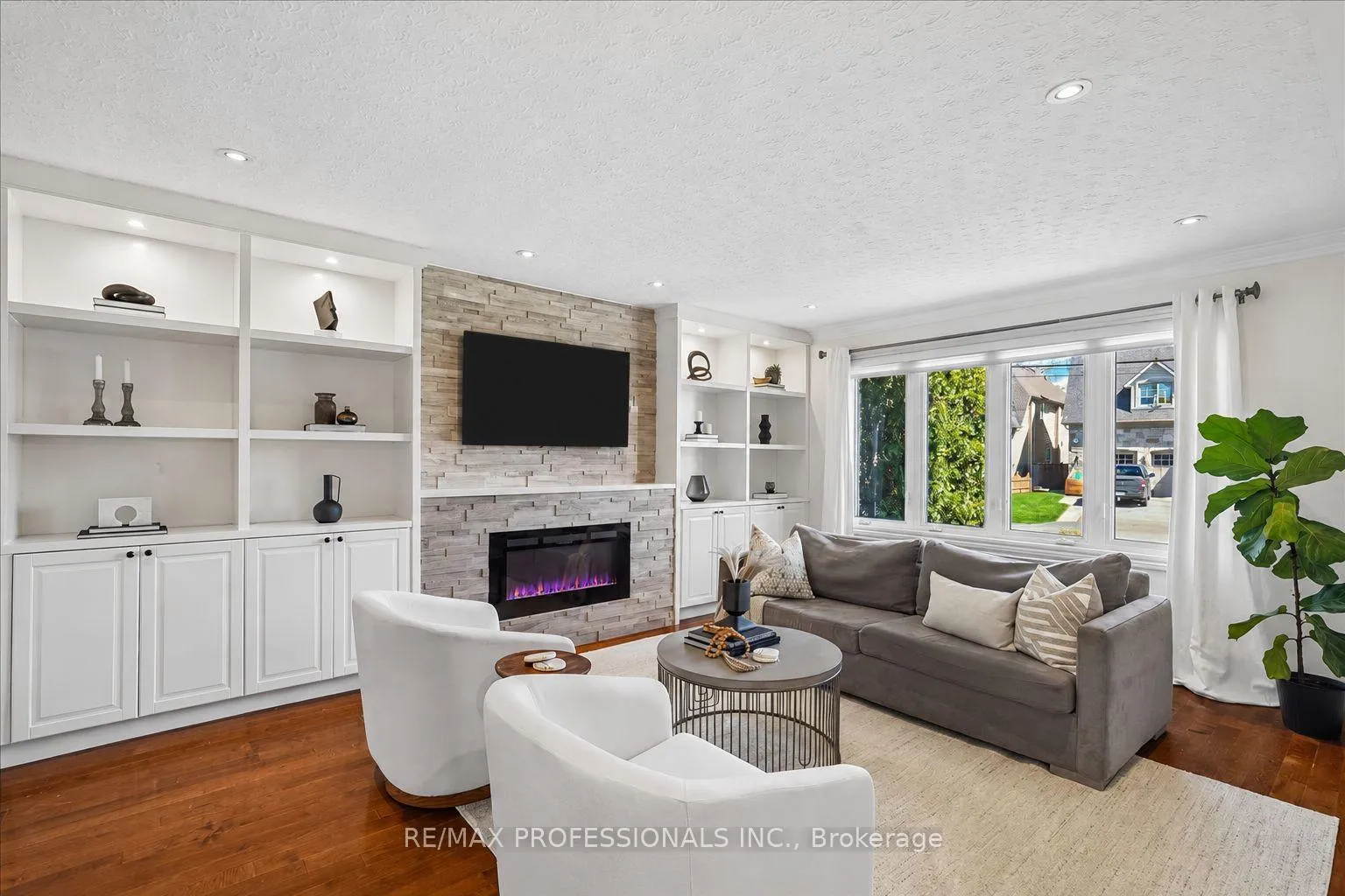 Photo 6 of 28 Spring Garden Road, Etobicoke, Stonegate-Queensway — HOMEH