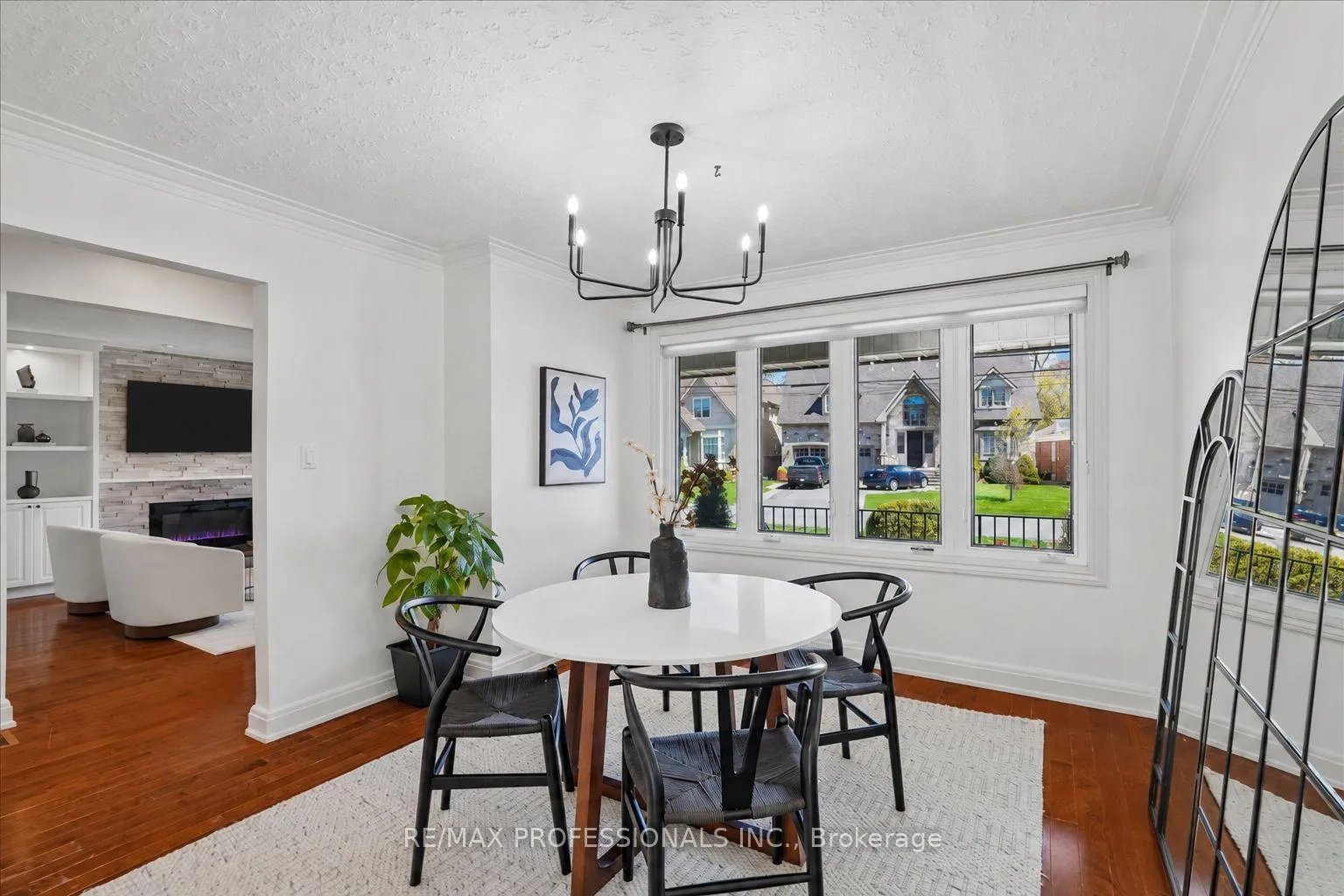 Photo 8 of 28 Spring Garden Road, Etobicoke, Stonegate-Queensway — HOMEH