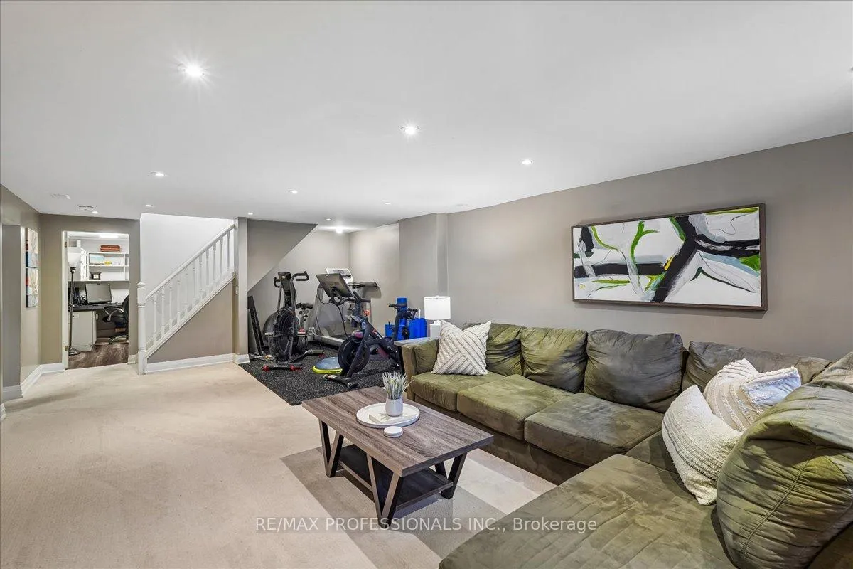Photo 18 of 28 Spring Garden Road, Etobicoke, Stonegate-Queensway — HOMEH