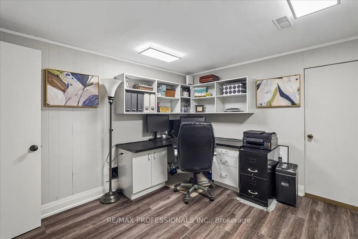 Photo 19 of 28 Spring Garden Road, Etobicoke, Stonegate-Queensway — HOMEH