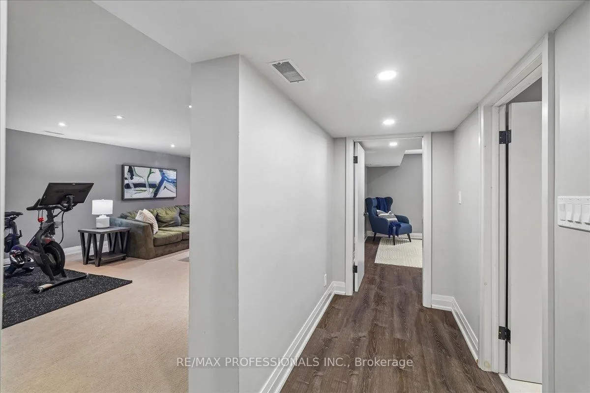 Photo 20 of 28 Spring Garden Road, Etobicoke, Stonegate-Queensway — HOMEH