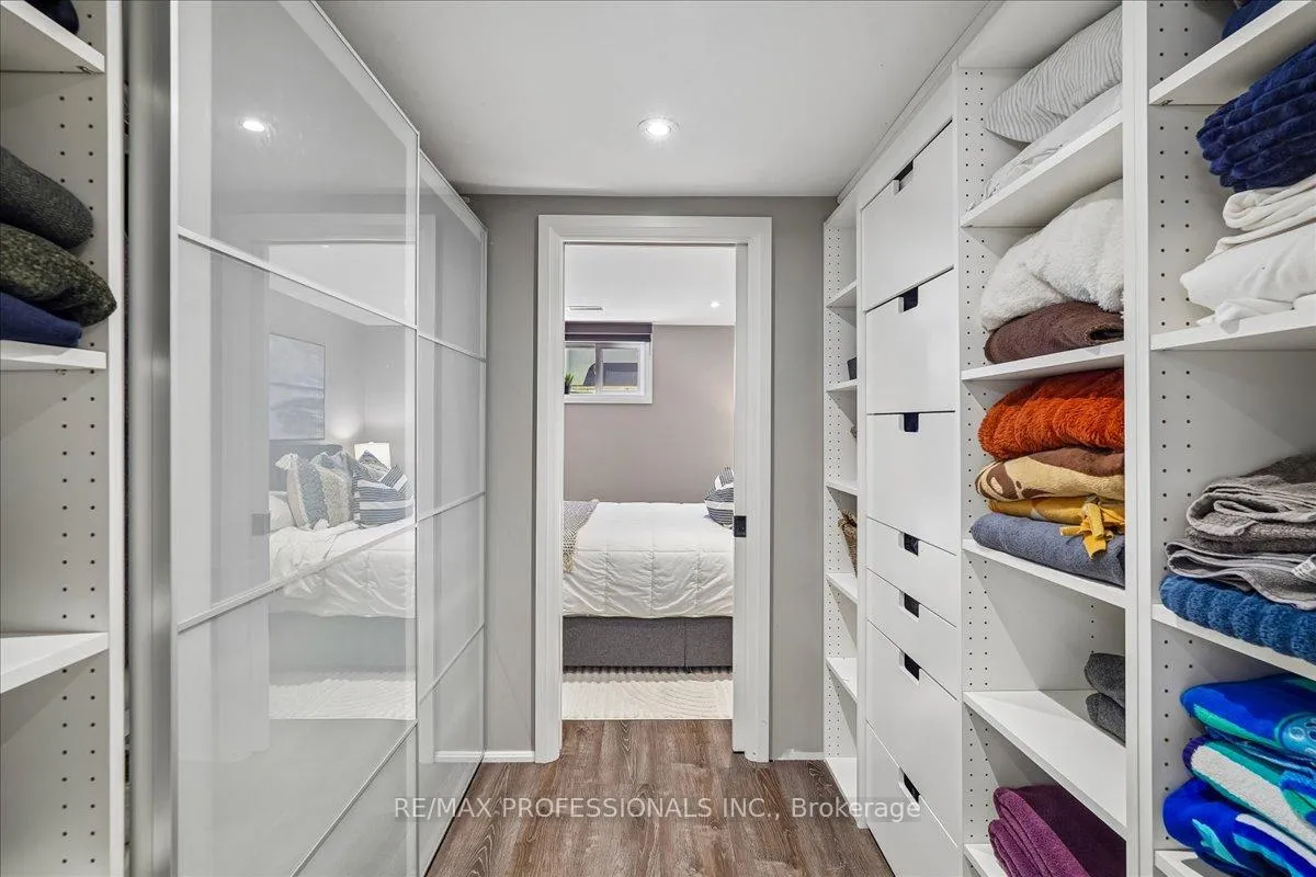 Photo 23 of 28 Spring Garden Road, Etobicoke, Stonegate-Queensway — HOMEH