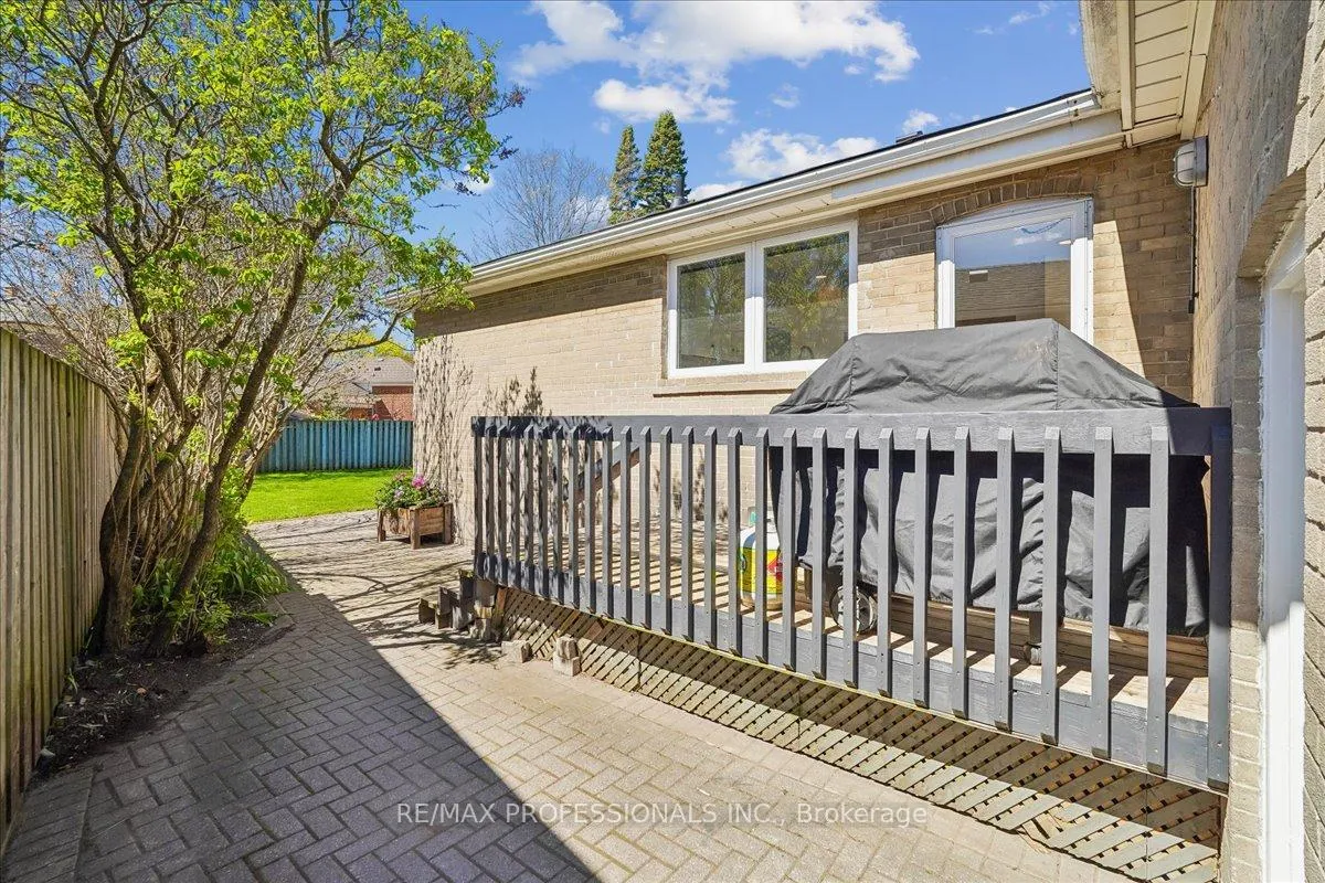 Photo 27 of 28 Spring Garden Road, Etobicoke, Stonegate-Queensway — HOMEH