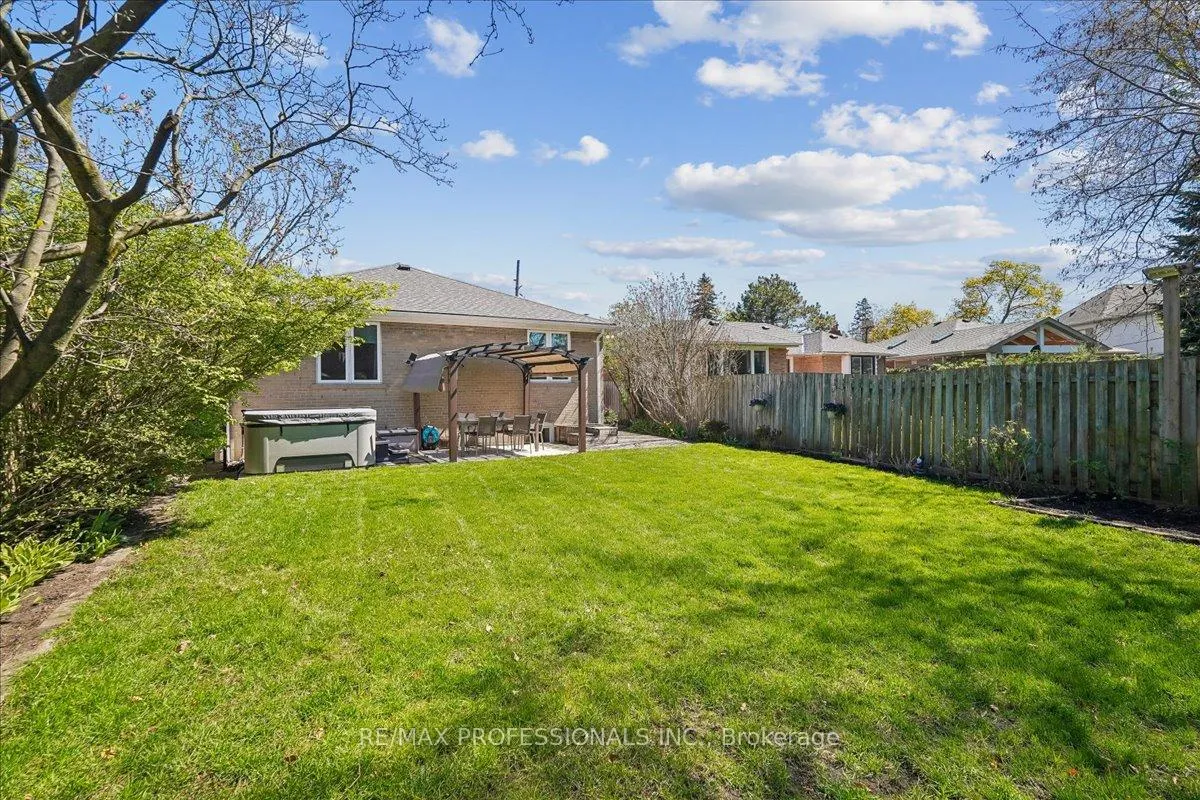Photo 29 of 28 Spring Garden Road, Etobicoke, Stonegate-Queensway — HOMEH