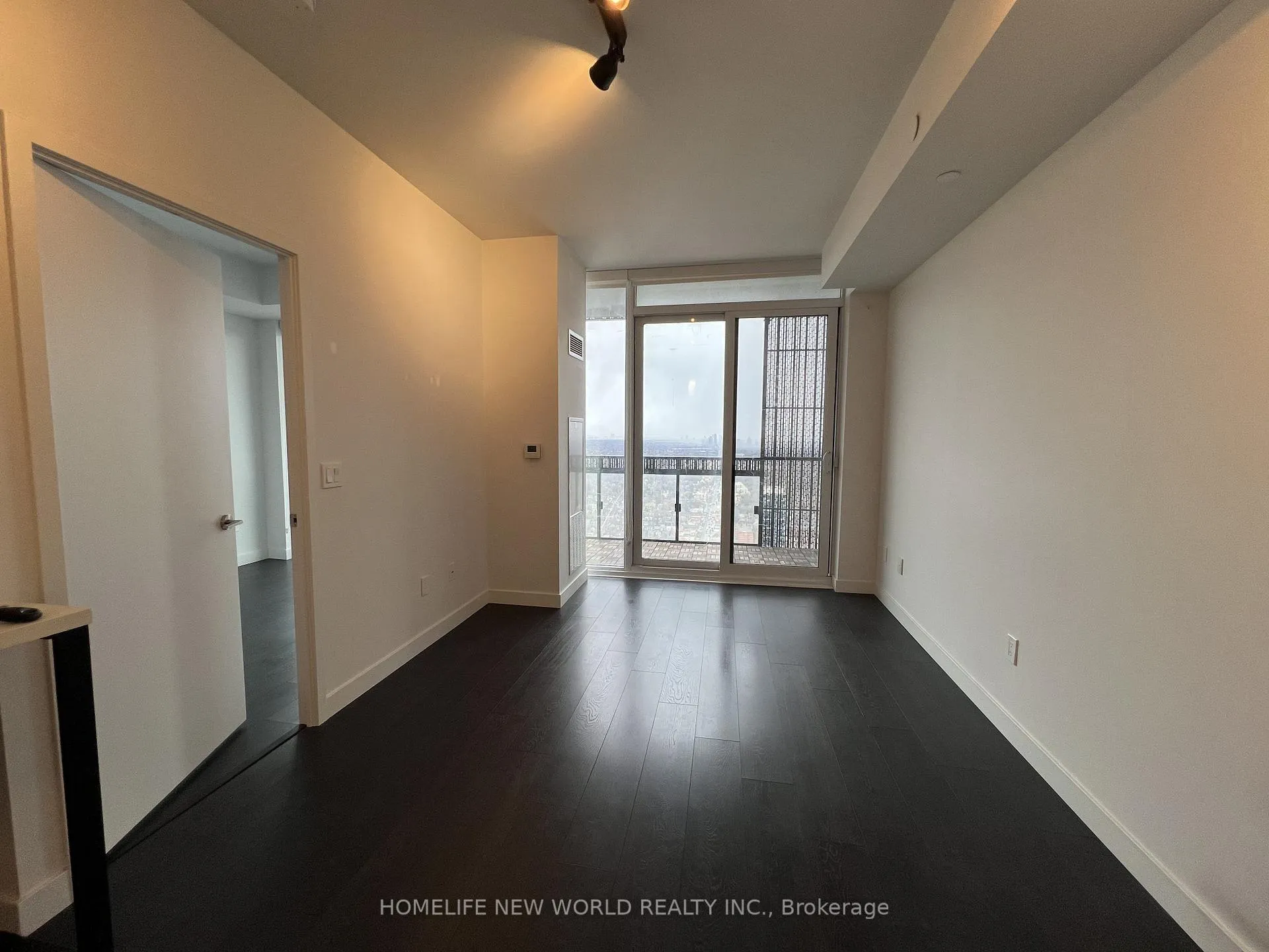 Photo 4 of Unit 4806, 8 Eglinton Avenue E, Toronto, Mount Pleasant West — HOMEH