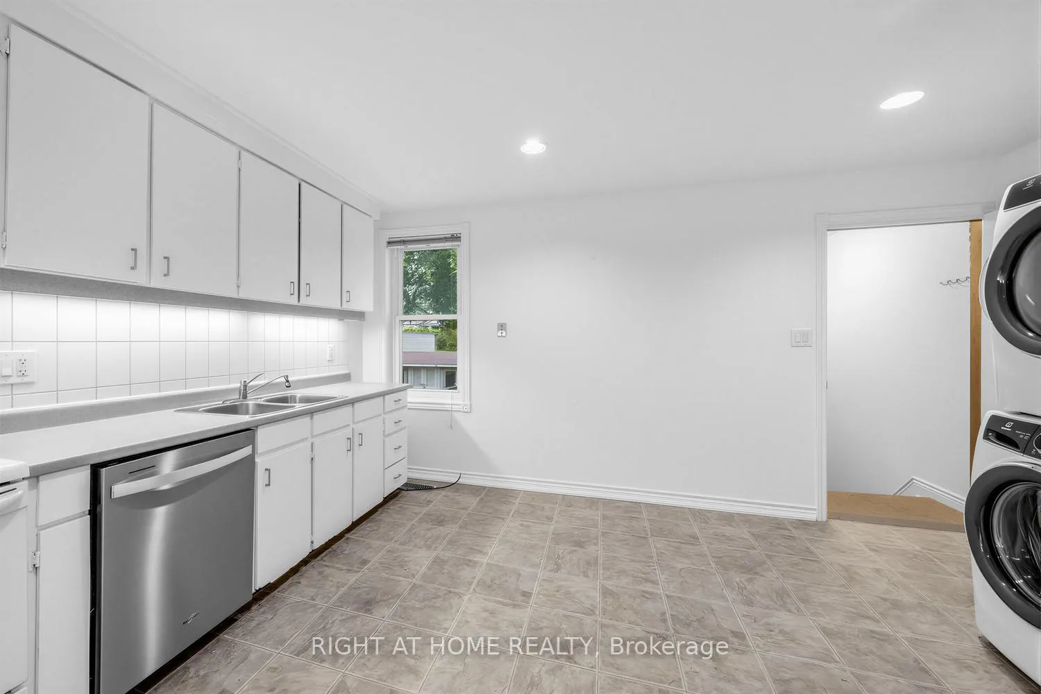 Photo 15 of 38 Kenneth Avenue, Toronto, High Park North — HOMEH