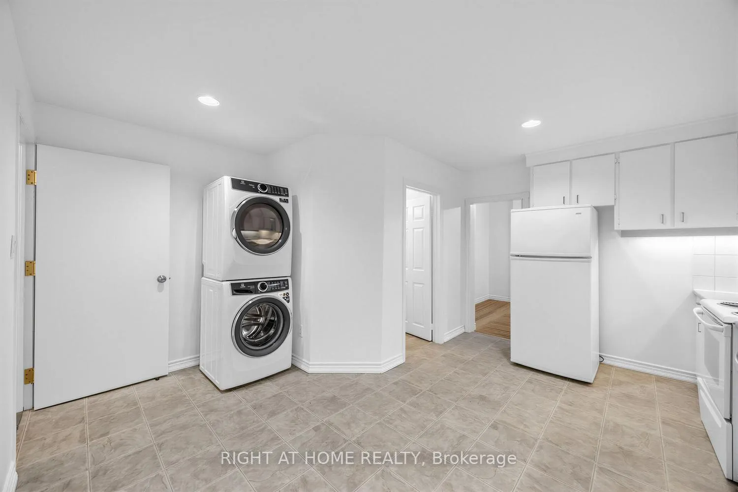 Photo 17 of 38 Kenneth Avenue, Toronto, High Park North — HOMEH