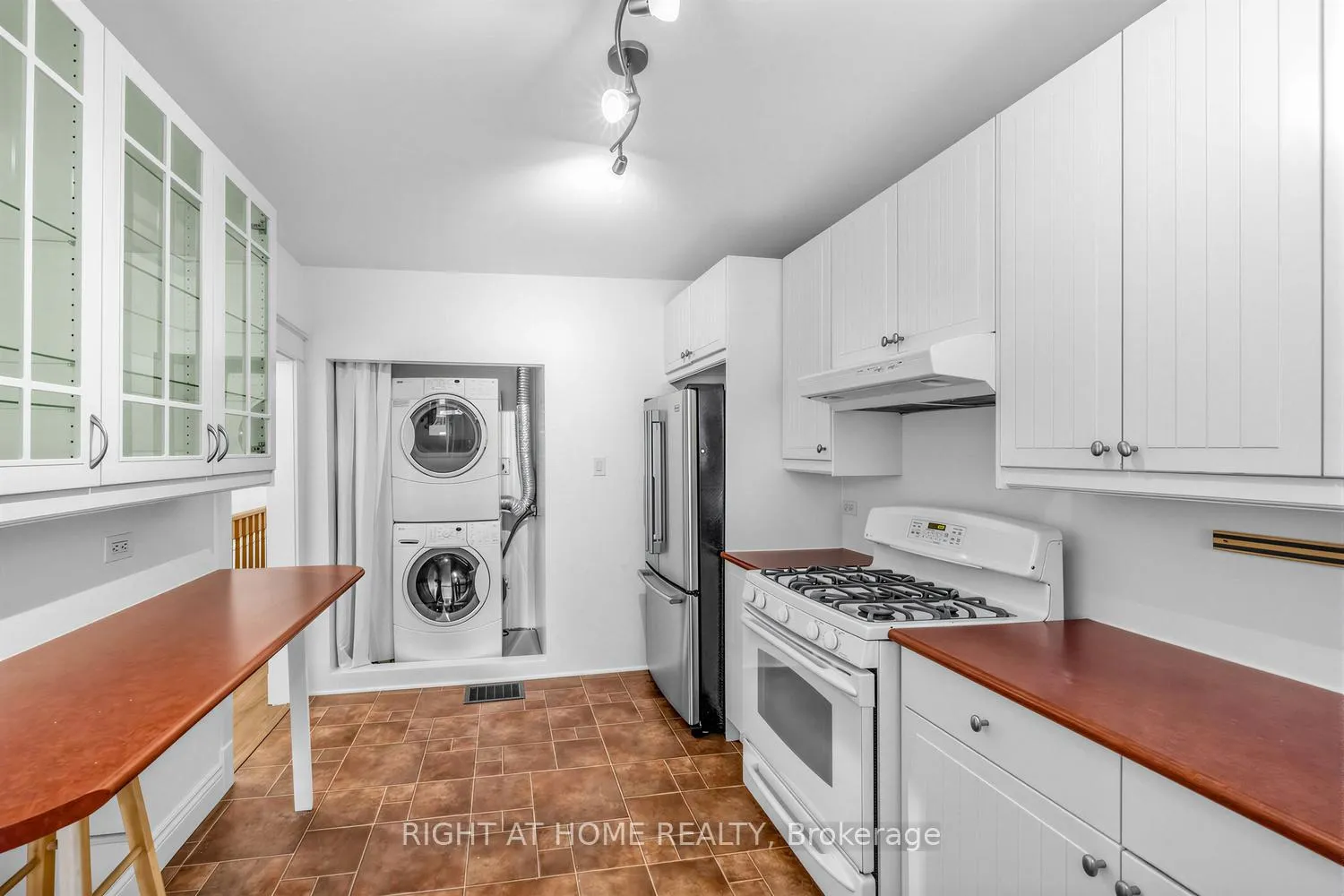 Photo 27 of 38 Kenneth Avenue, Toronto, High Park North — HOMEH