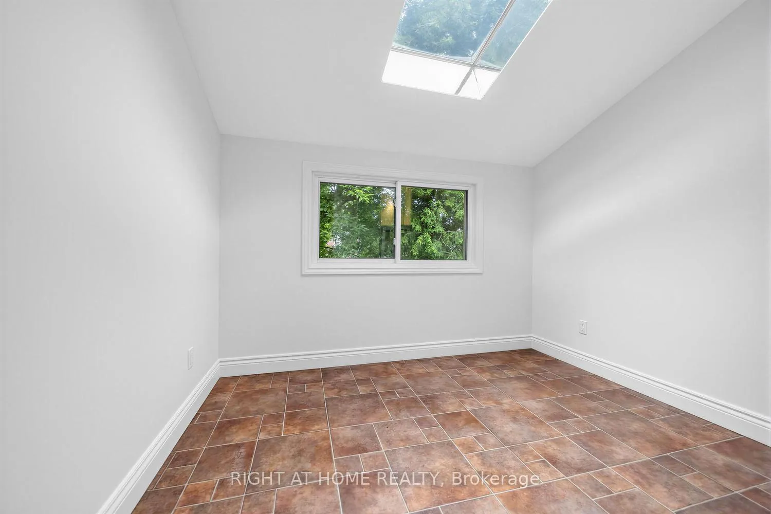Photo 29 of 38 Kenneth Avenue, Toronto, High Park North — HOMEH