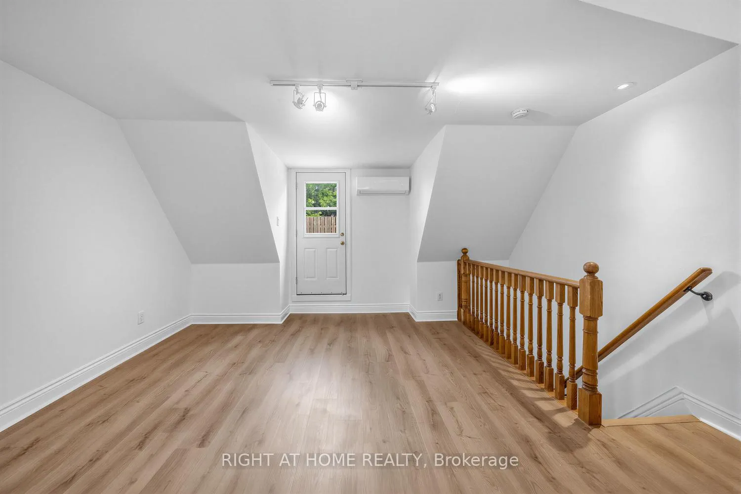 Photo 34 of 38 Kenneth Avenue, Toronto, High Park North — HOMEH