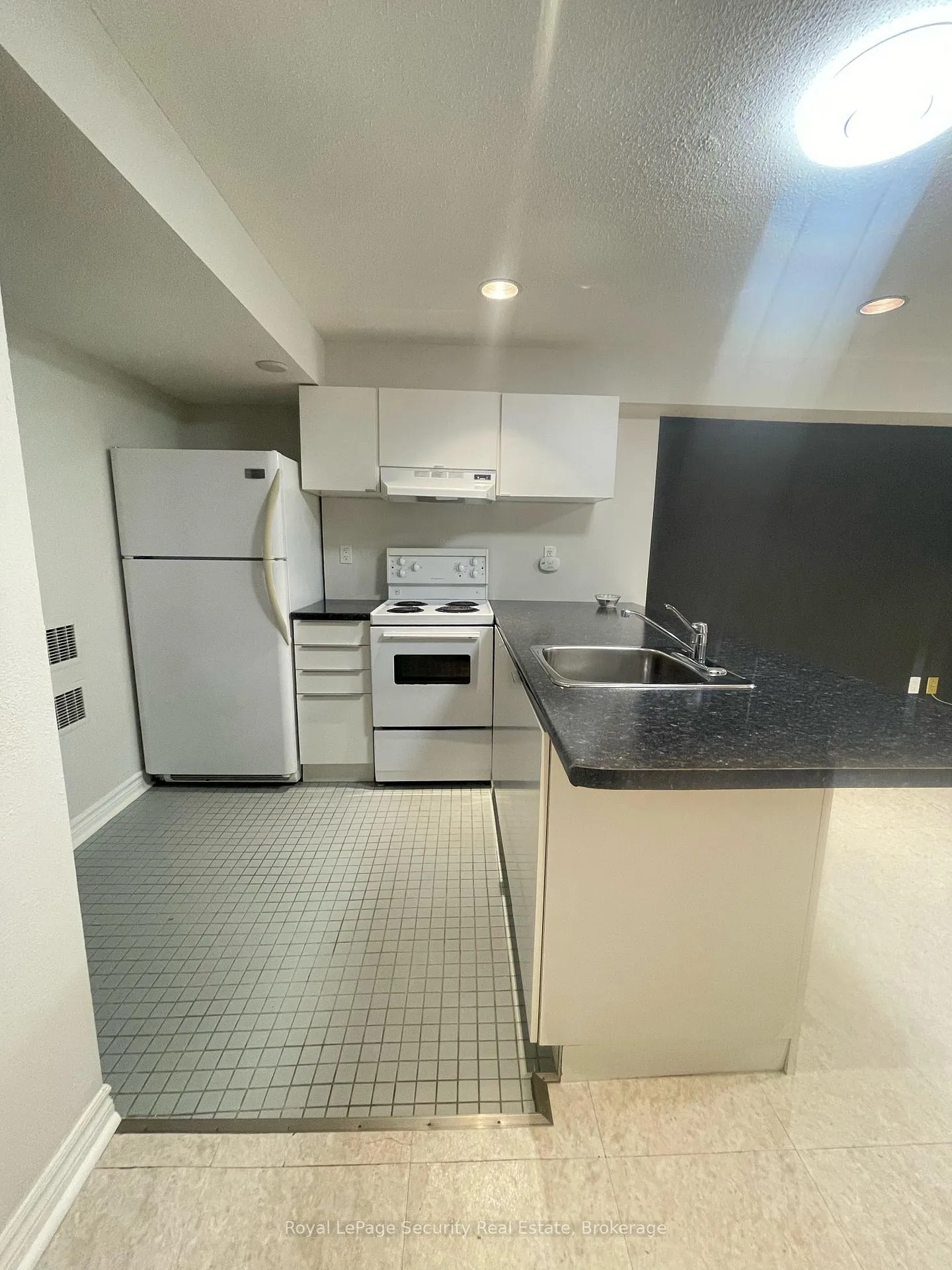 Photo 3 of Unit Lower, 115 Poynter Drive, Etobicoke, Kingsview Village-The Westway — HOMEH
