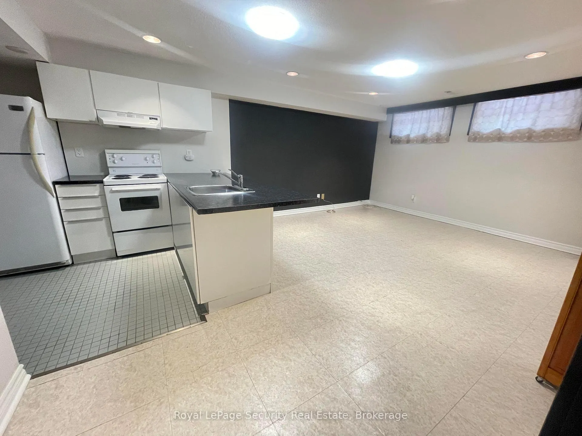 Photo 4 of Unit Lower, 115 Poynter Drive, Etobicoke, Kingsview Village-The Westway — HOMEH