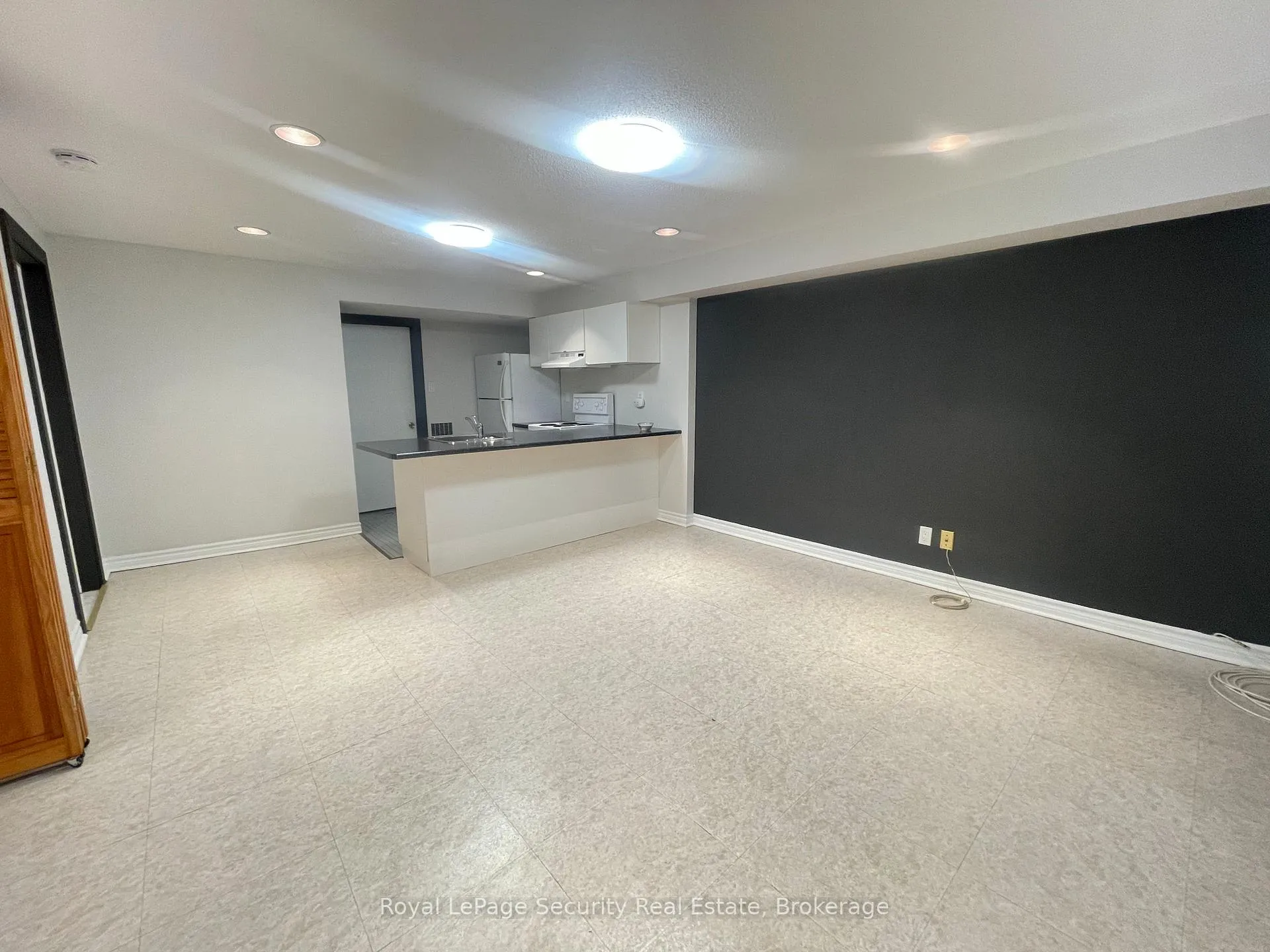 Photo 5 of Unit Lower, 115 Poynter Drive, Etobicoke, Kingsview Village-The Westway — HOMEH