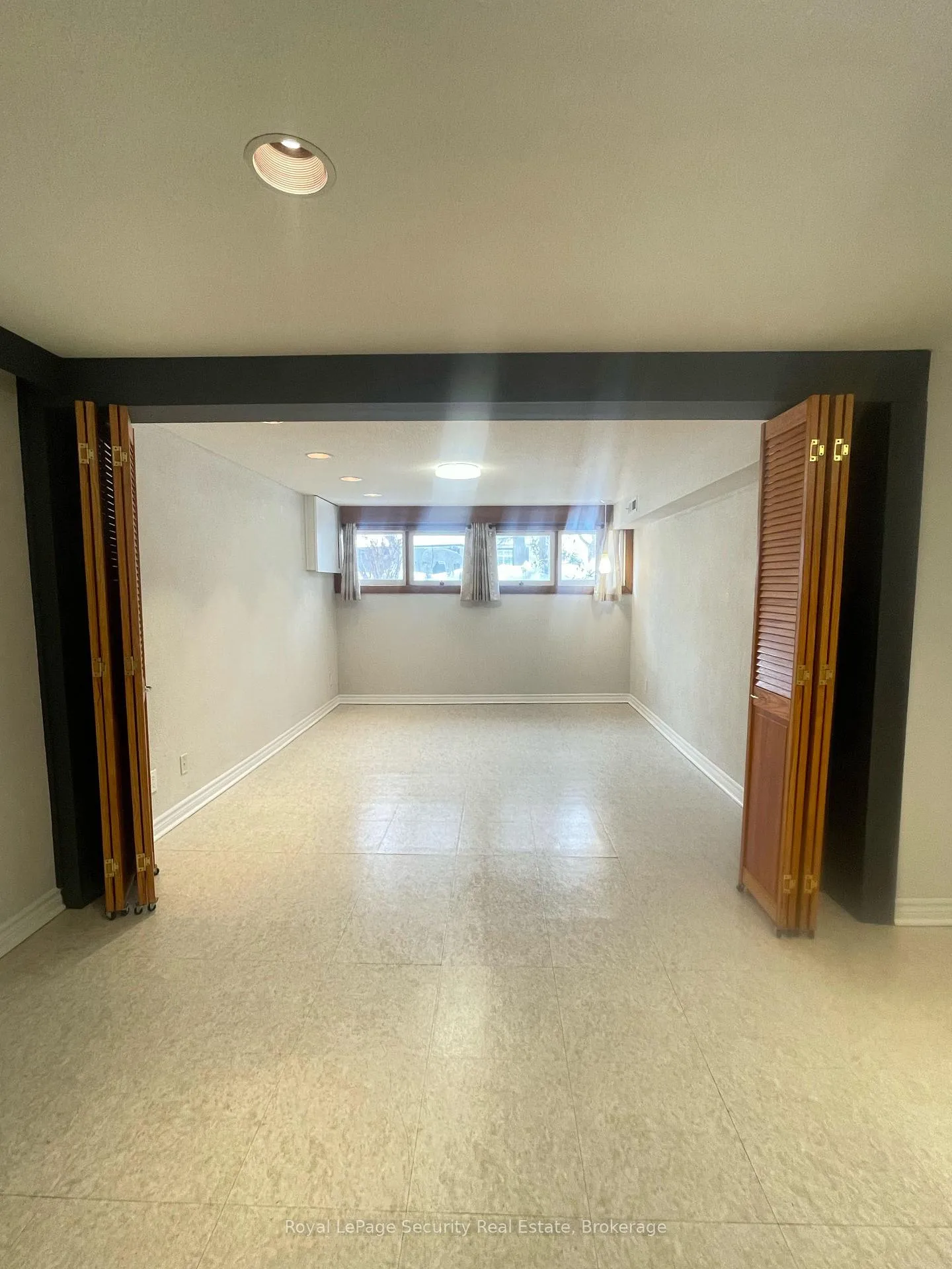 Photo 7 of Unit Lower, 115 Poynter Drive, Etobicoke, Kingsview Village-The Westway — HOMEH