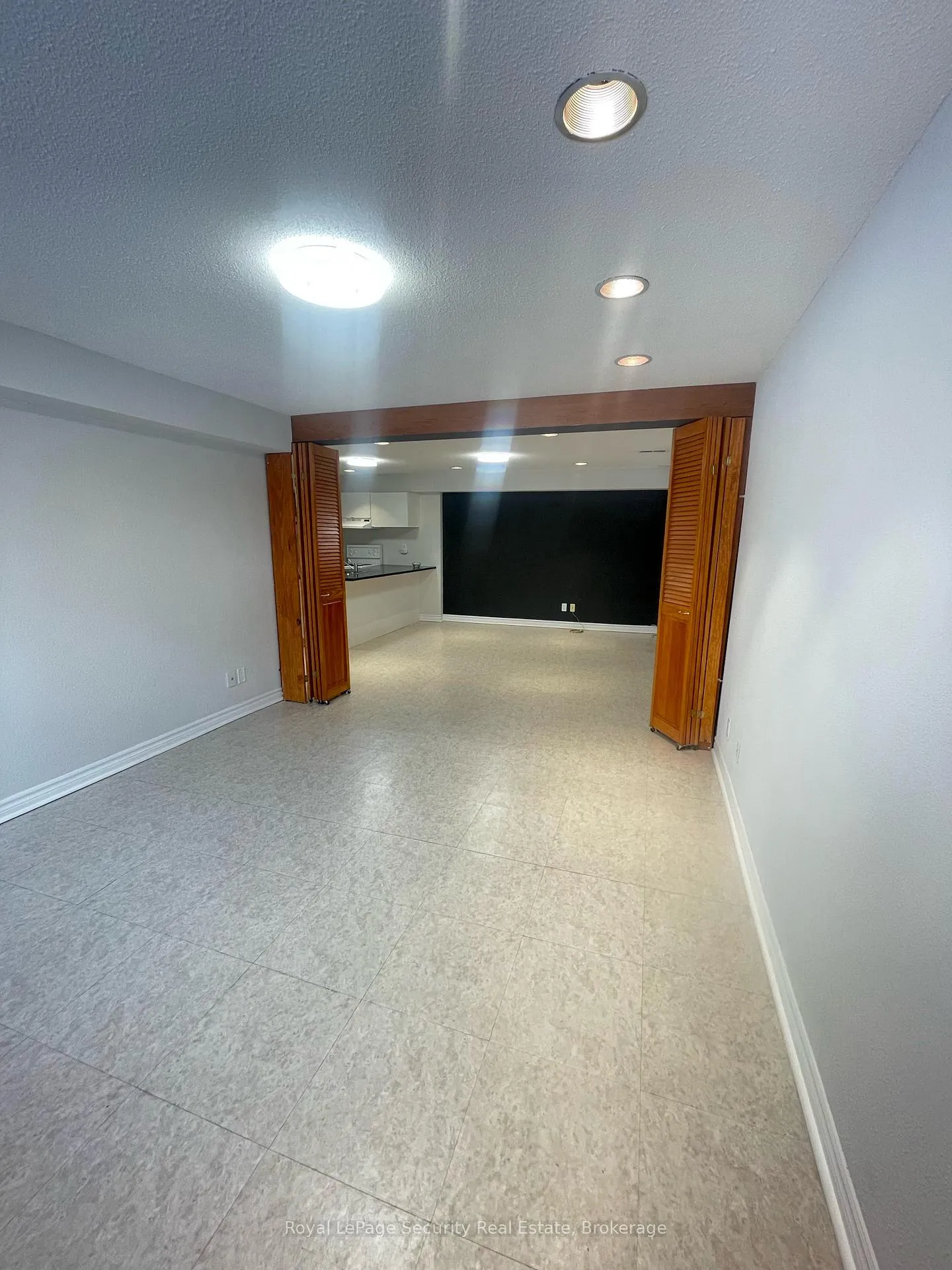 Photo 8 of Unit Lower, 115 Poynter Drive, Etobicoke, Kingsview Village-The Westway — HOMEH