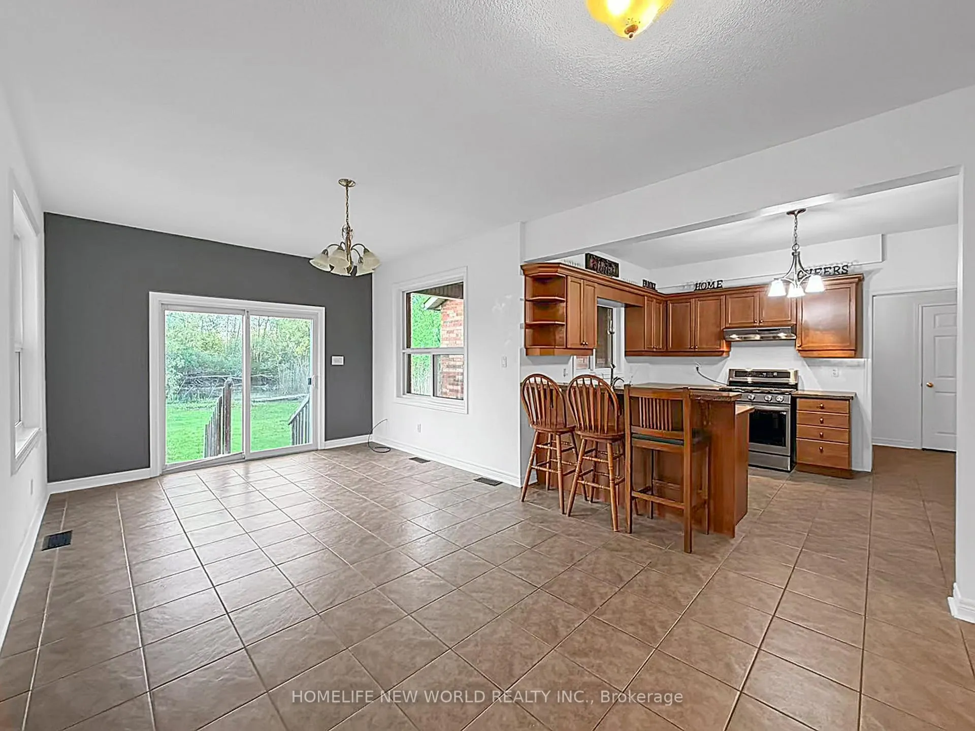Photo 7 of 3370 Ravenshoe Road, Georgina, Keswick South — HOMEH