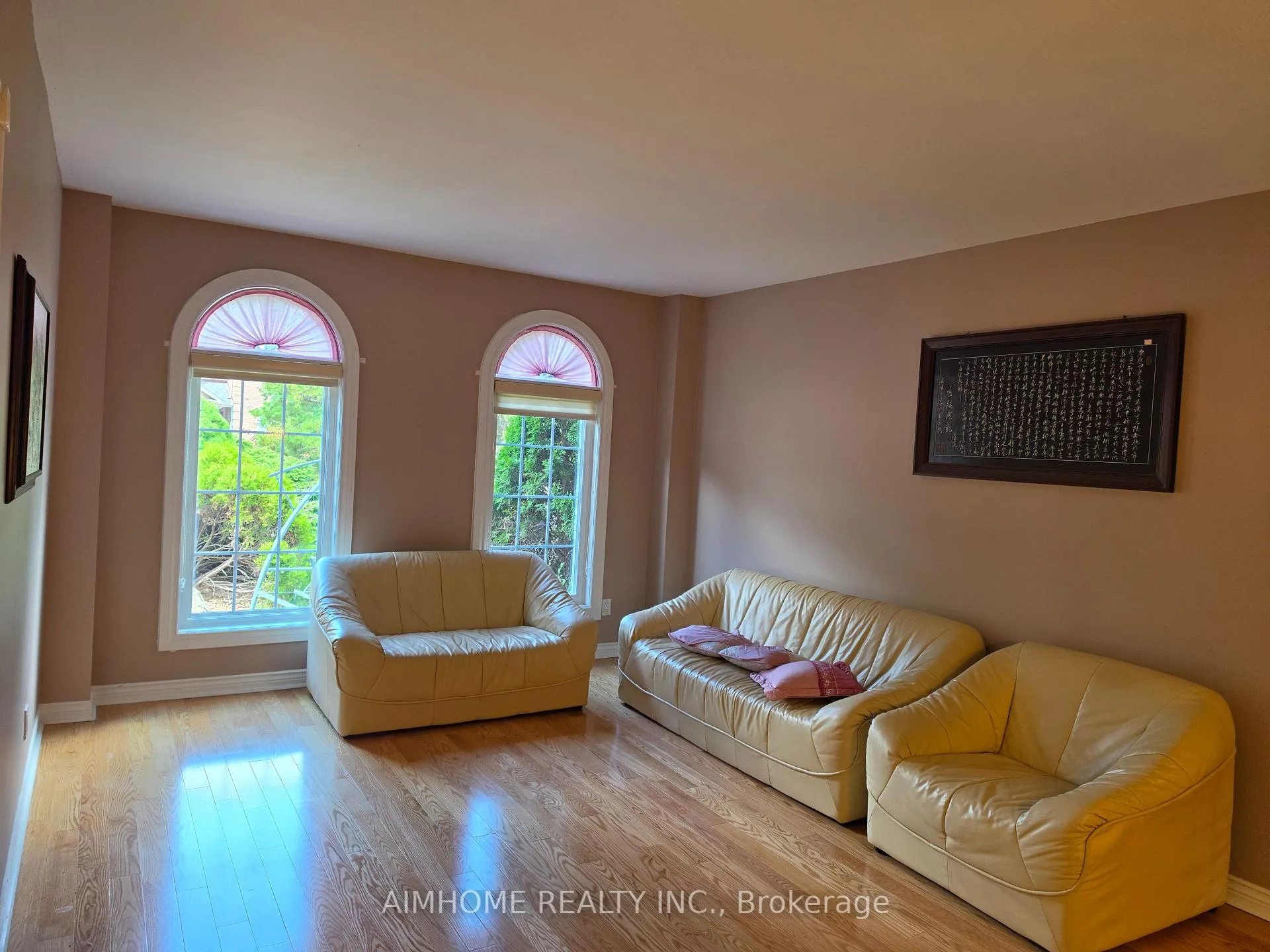 Photo 2 of 49 Holbrook Court, Markham, Unionville — HOMEH