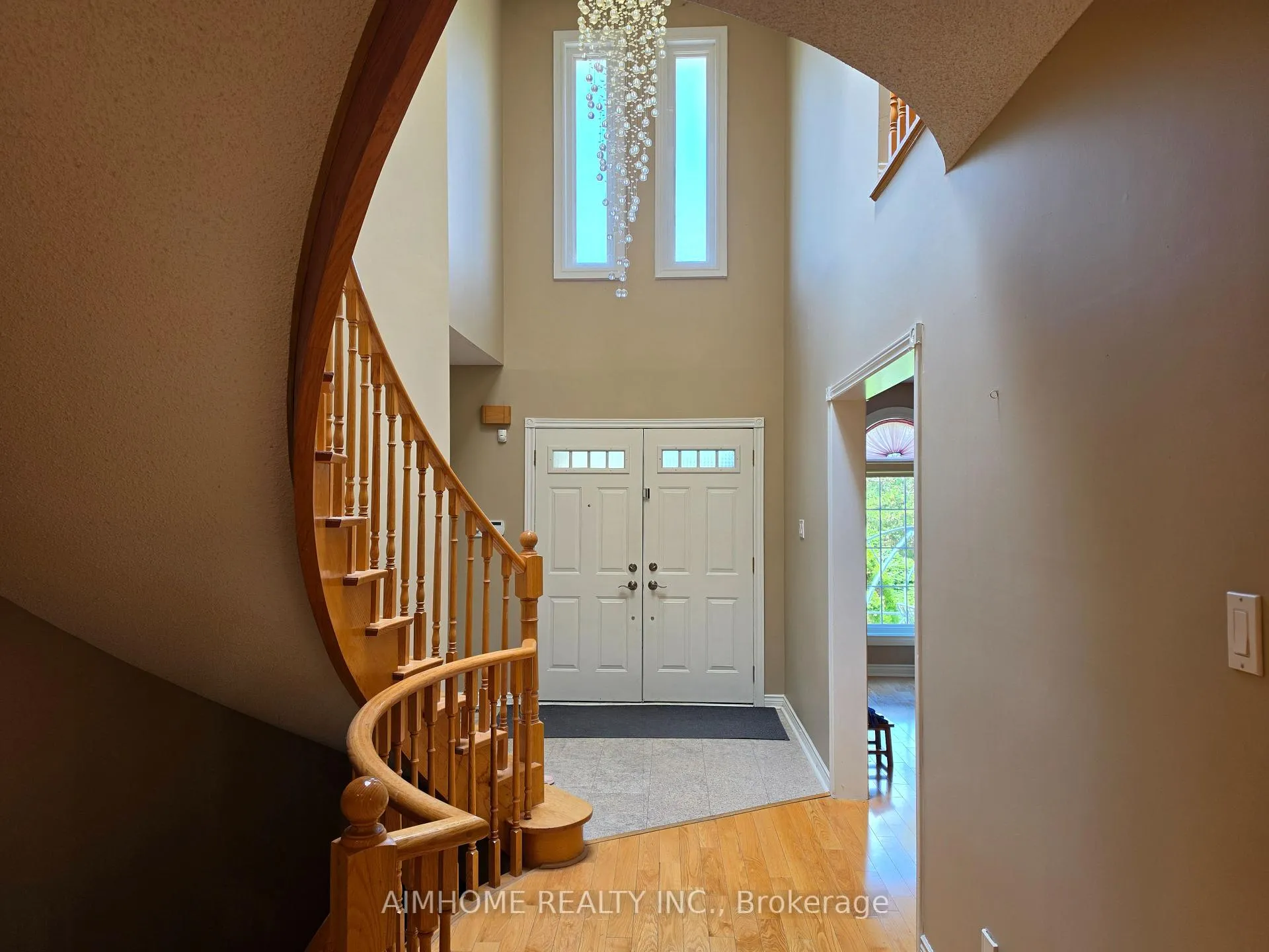 Photo 3 of 49 Holbrook Court, Markham, Unionville — HOMEH
