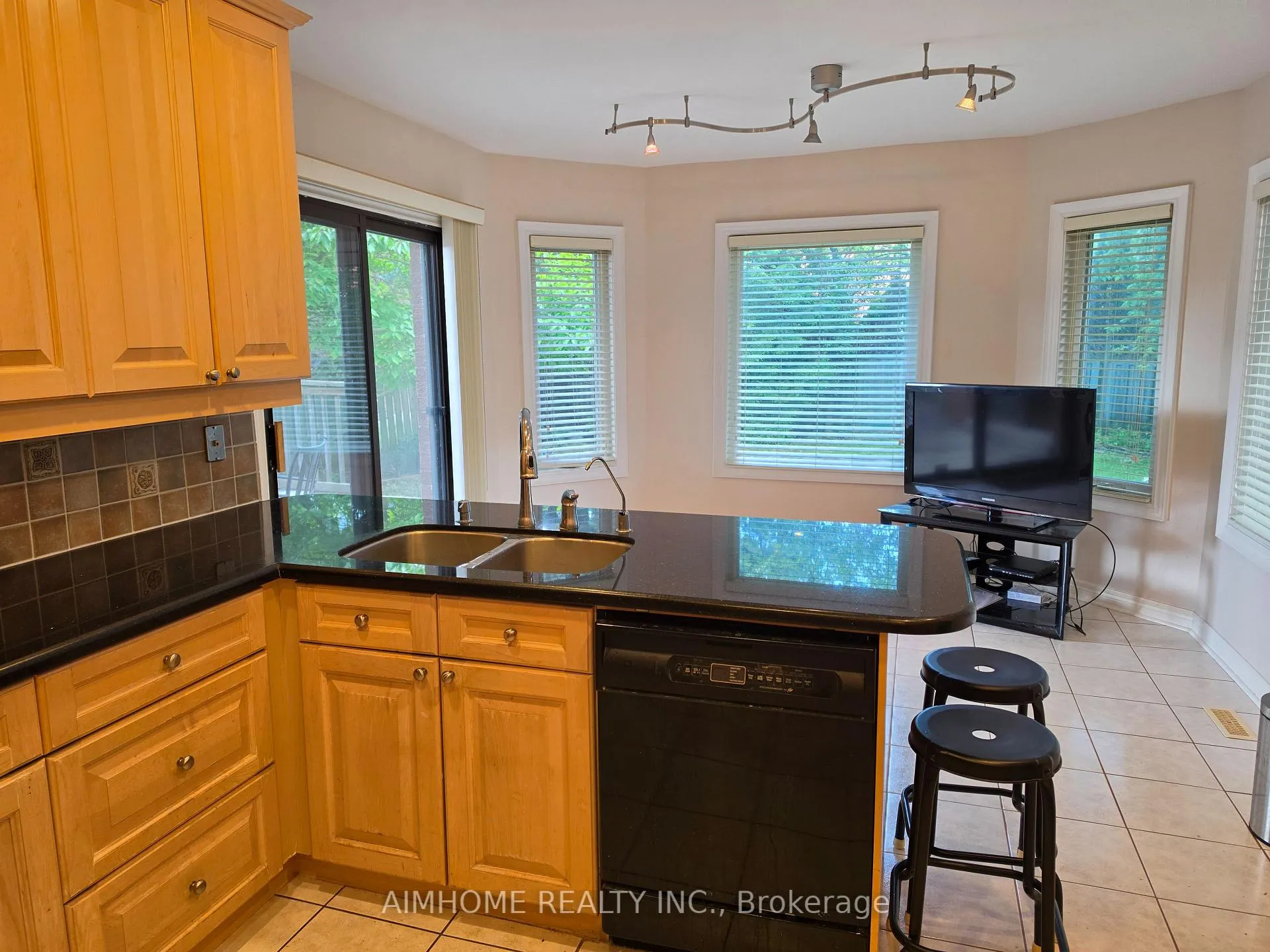 Photo 8 of 49 Holbrook Court, Markham, Unionville — HOMEH