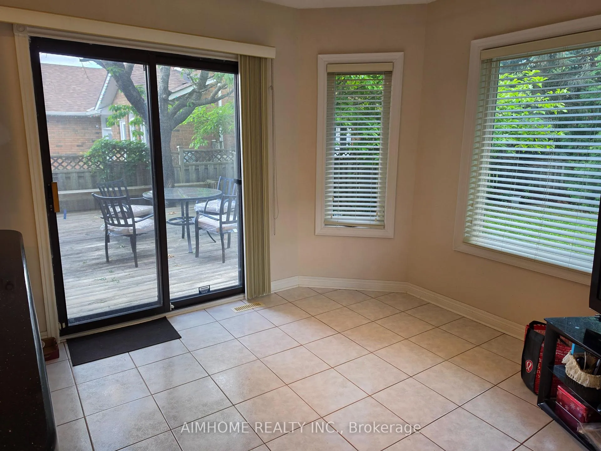 Photo 10 of 49 Holbrook Court, Markham, Unionville — HOMEH
