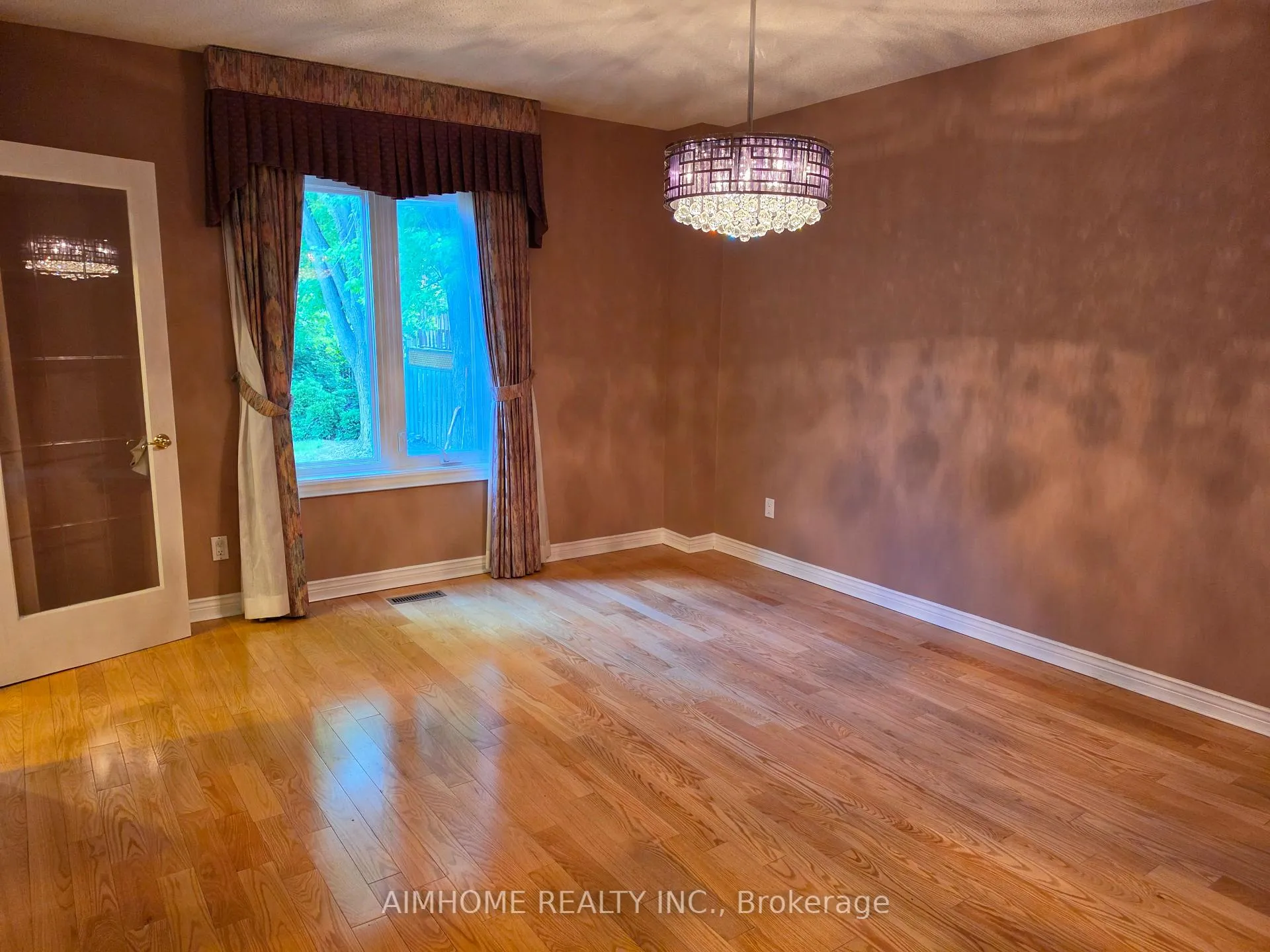Photo 11 of 49 Holbrook Court, Markham, Unionville — HOMEH