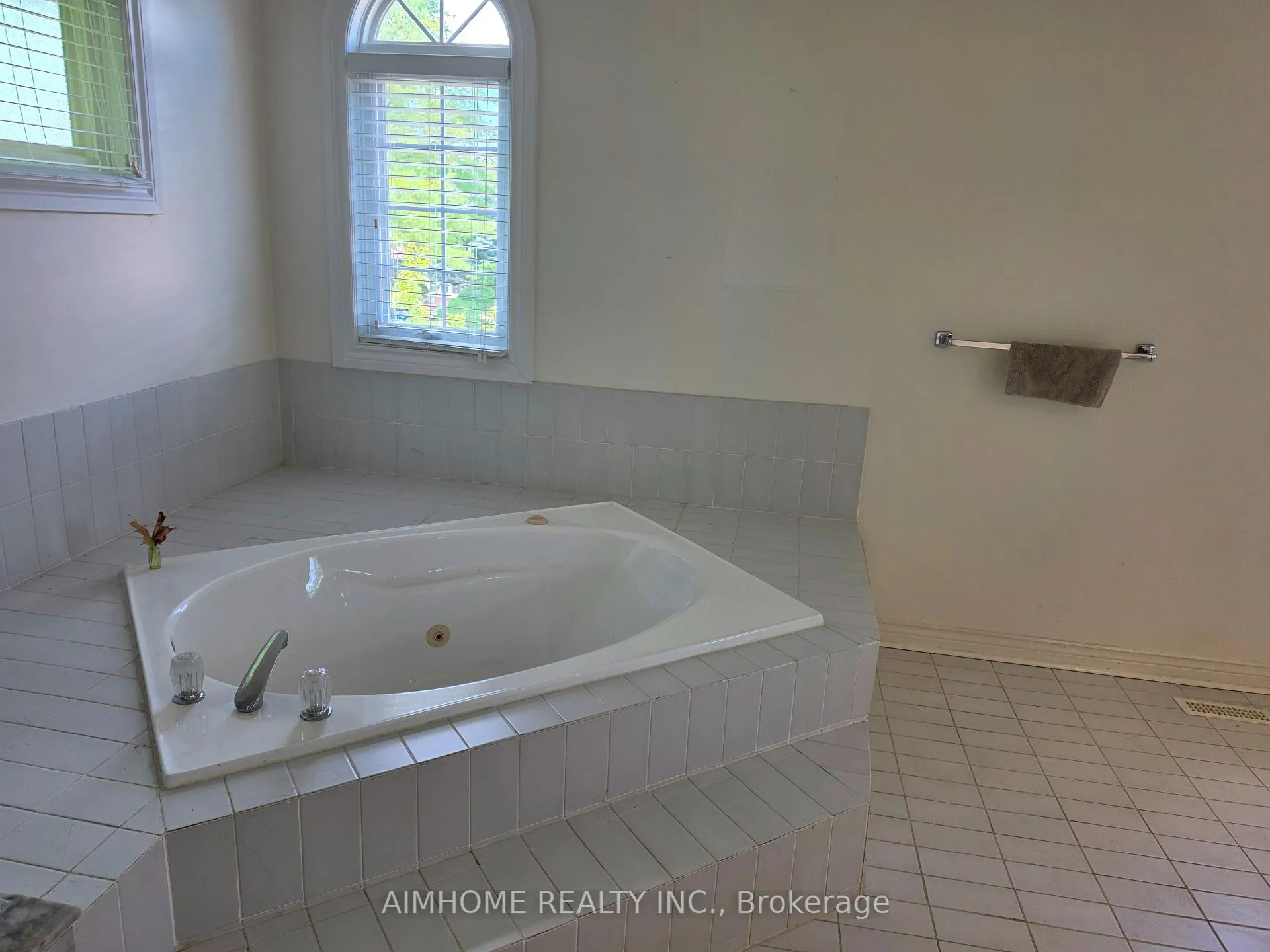Photo 16 of 49 Holbrook Court, Markham, Unionville — HOMEH