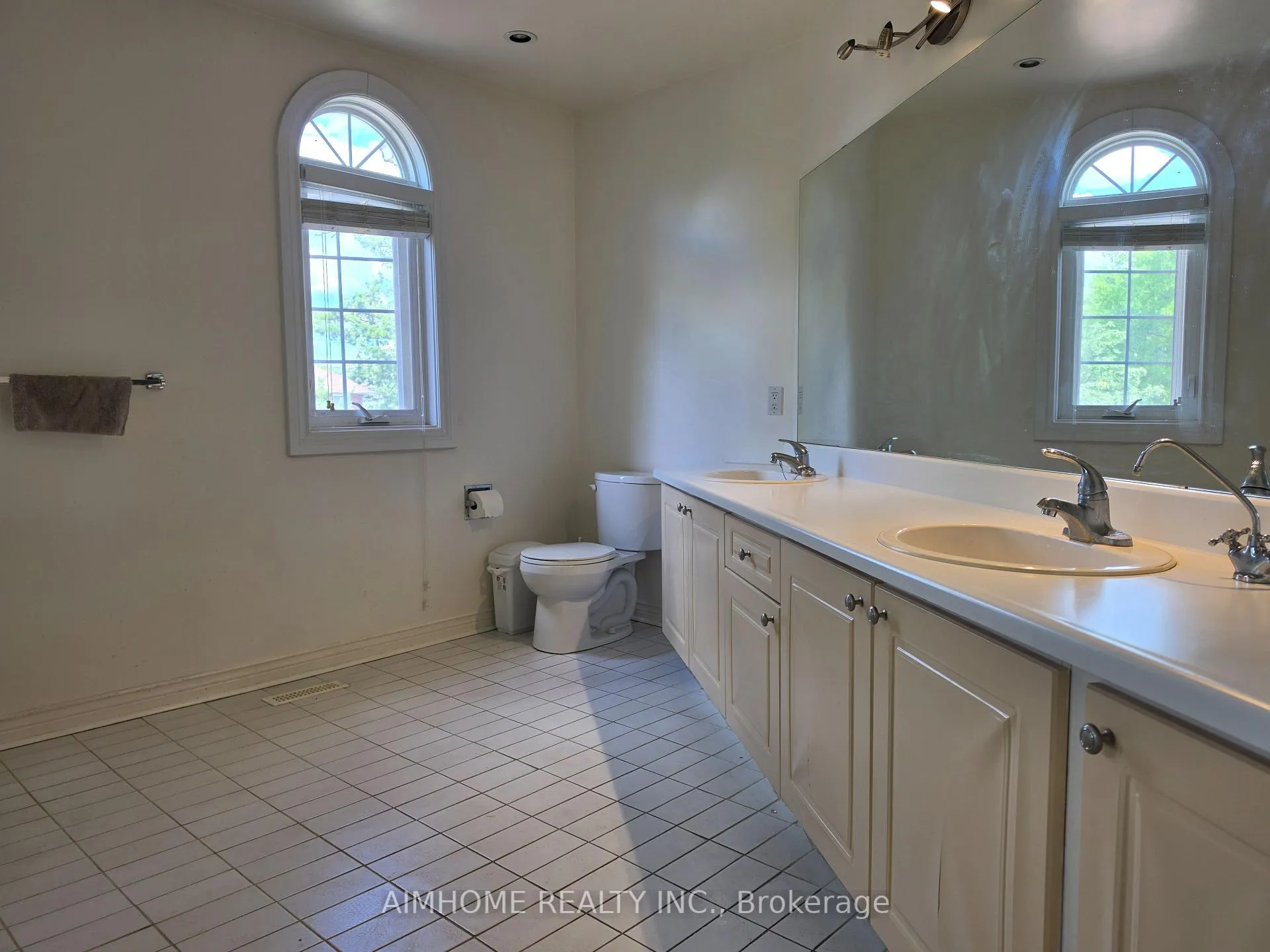 Photo 17 of 49 Holbrook Court, Markham, Unionville — HOMEH