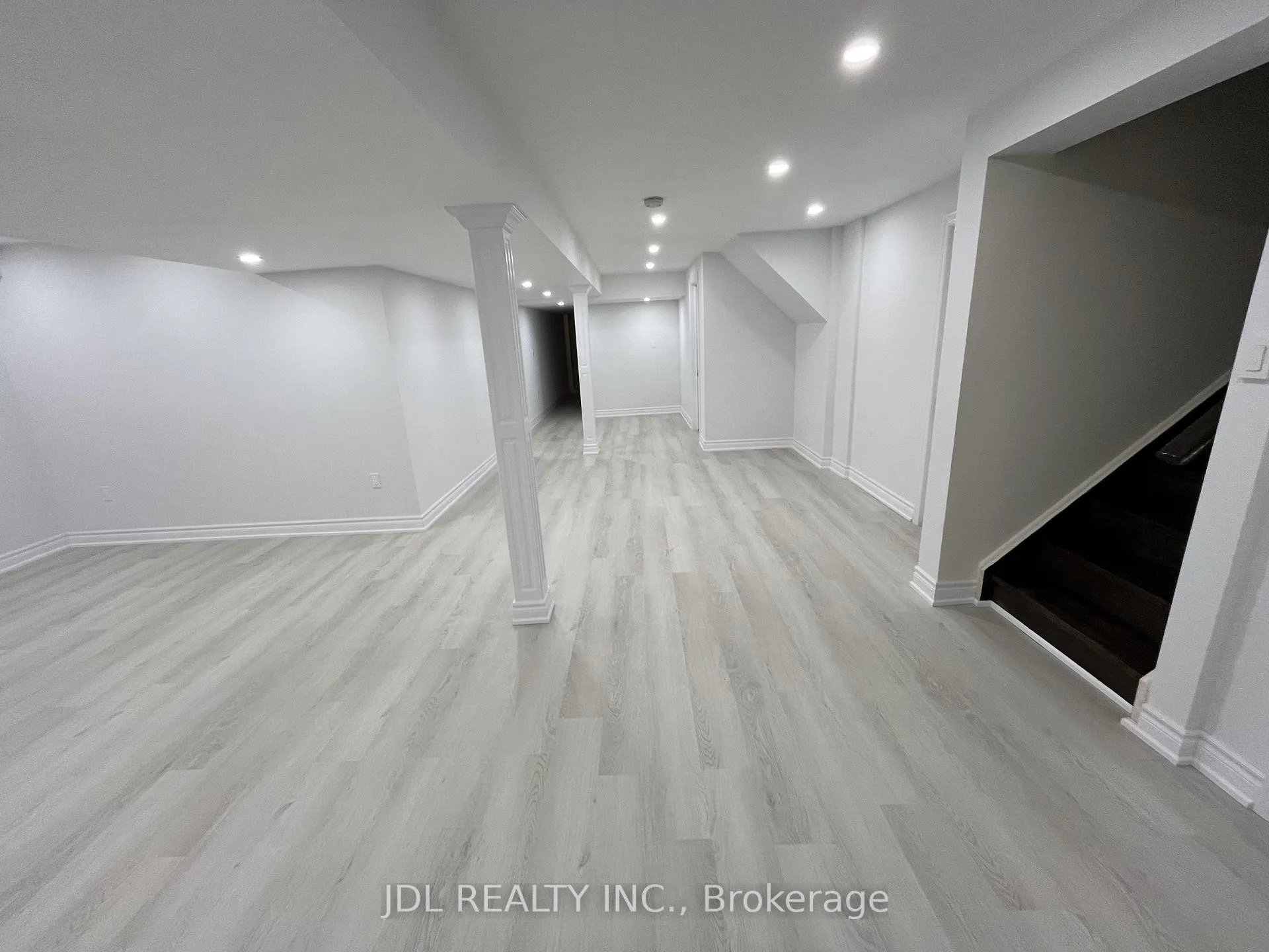 Photo 2 of 82 Puccini Drive, Richmond Hill, Oak Ridges — HOMEH