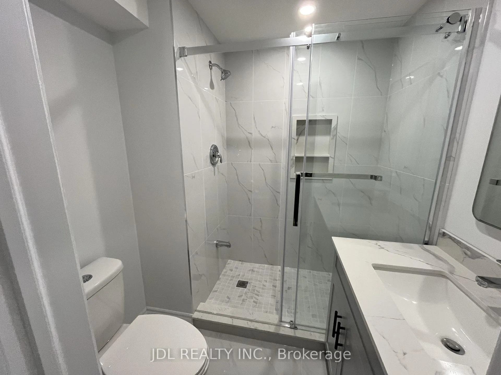 Photo 5 of 82 Puccini Drive, Richmond Hill, Oak Ridges — HOMEH