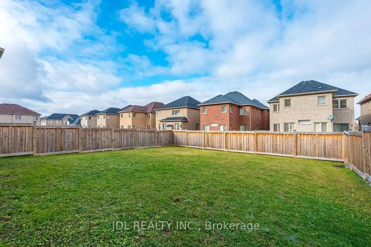 Photo 21 of 82 Puccini Drive, Richmond Hill, Oak Ridges — HOMEH