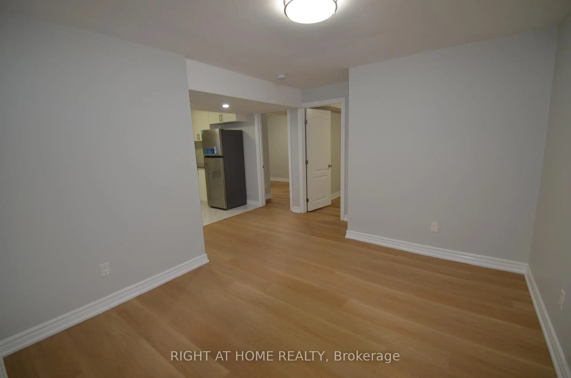 Photo 9 of 526 Poplar Avenue, Ajax, South East — HOMEH