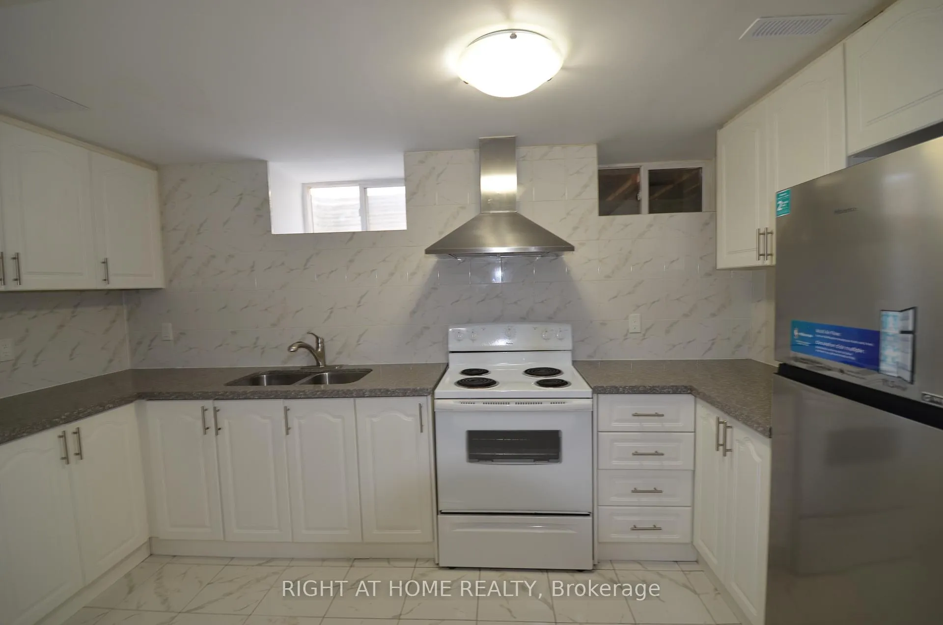 Photo 10 of 526 Poplar Avenue, Ajax, South East — HOMEH