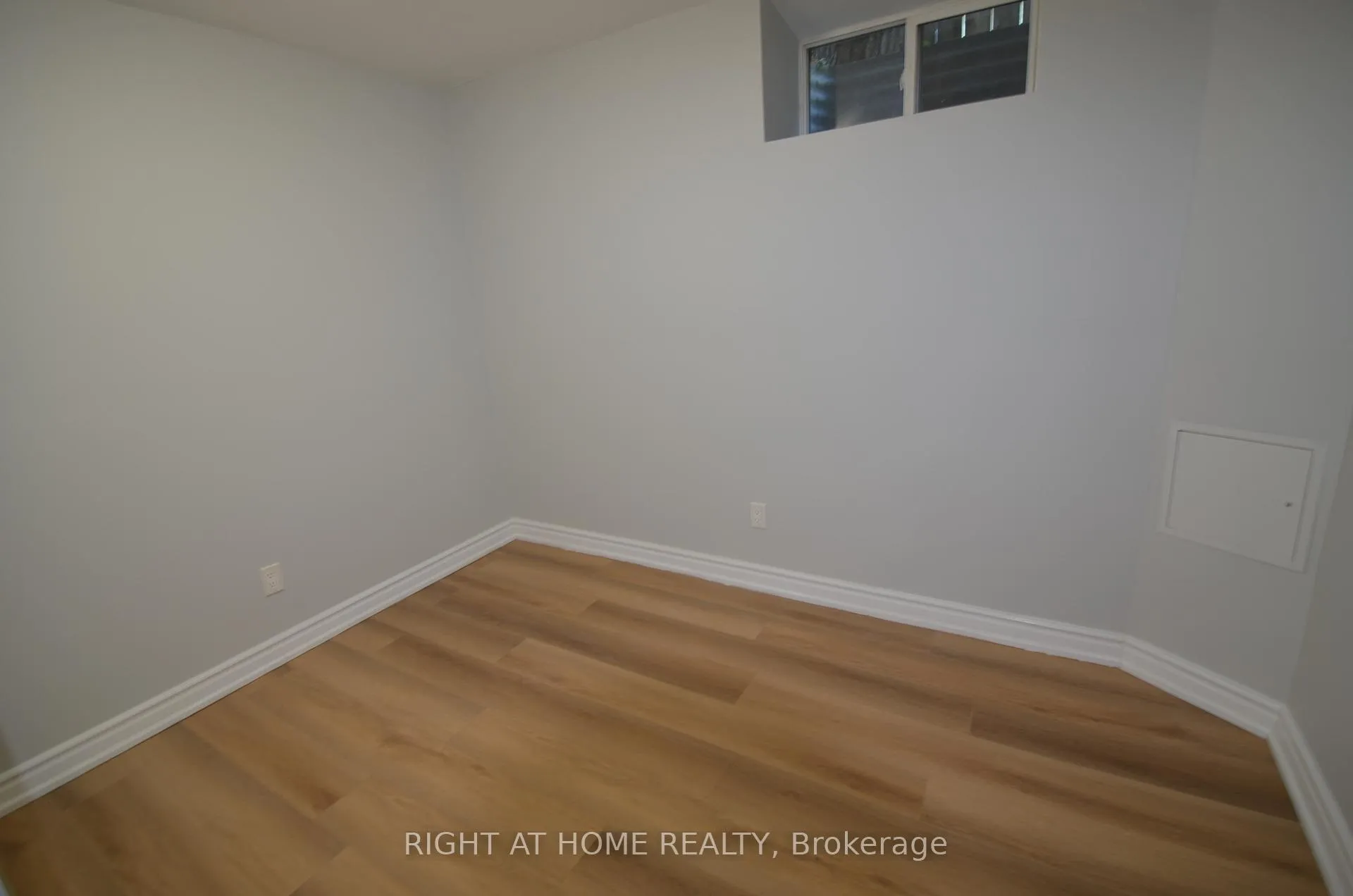 Photo 11 of 526 Poplar Avenue, Ajax, South East — HOMEH