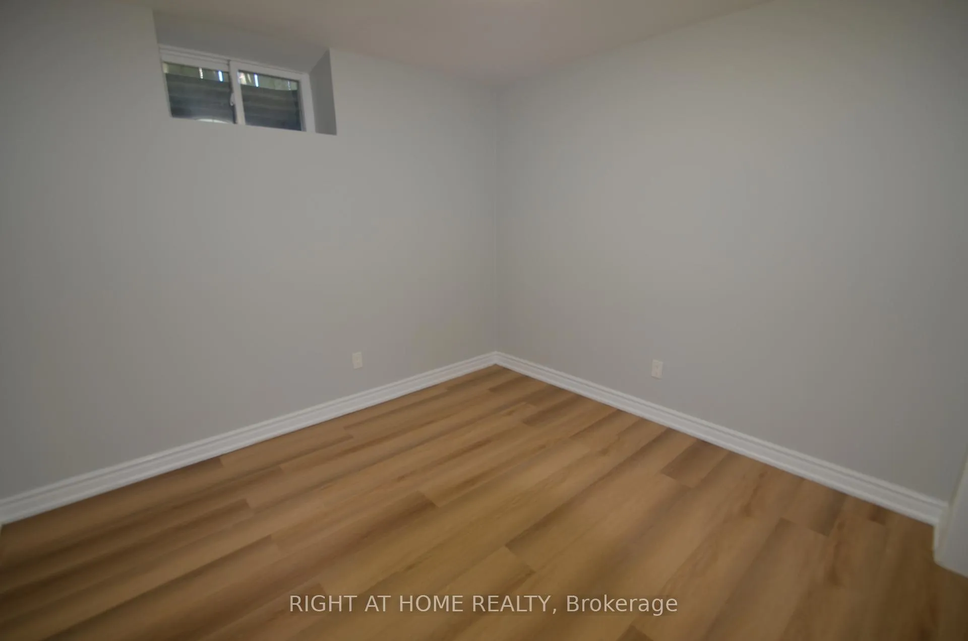 Photo 12 of 526 Poplar Avenue, Ajax, South East — HOMEH