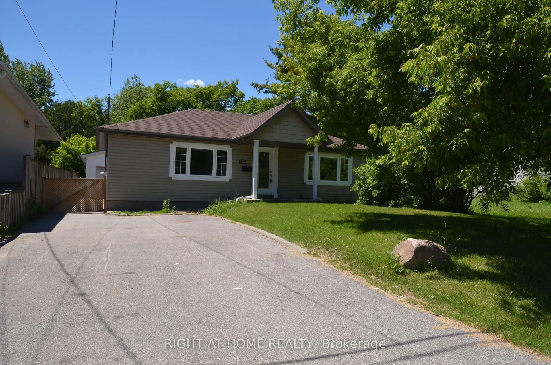 Photo 13 of 526 Poplar Avenue, Ajax, South East — HOMEH