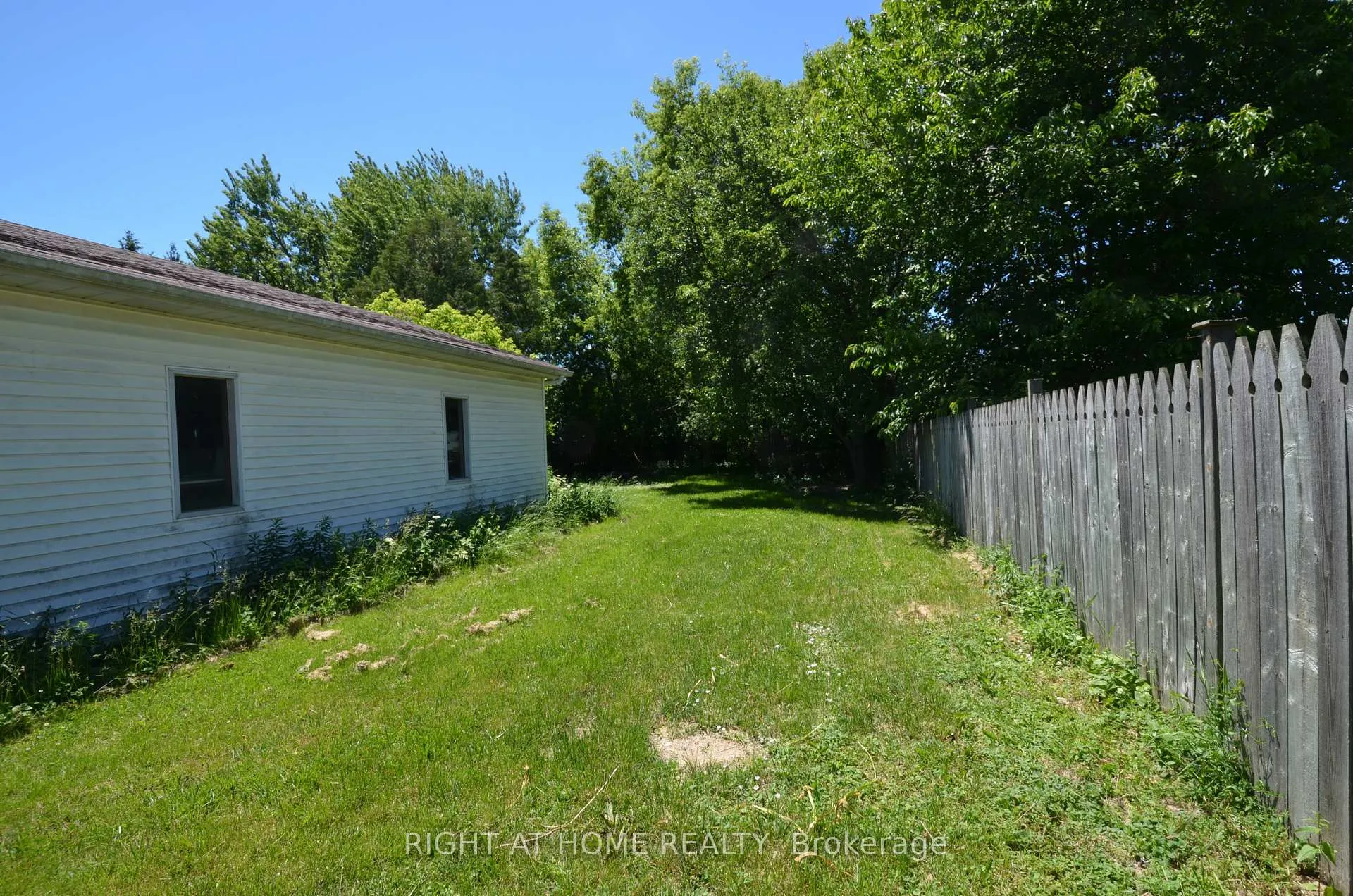 Photo 14 of 526 Poplar Avenue, Ajax, South East — HOMEH