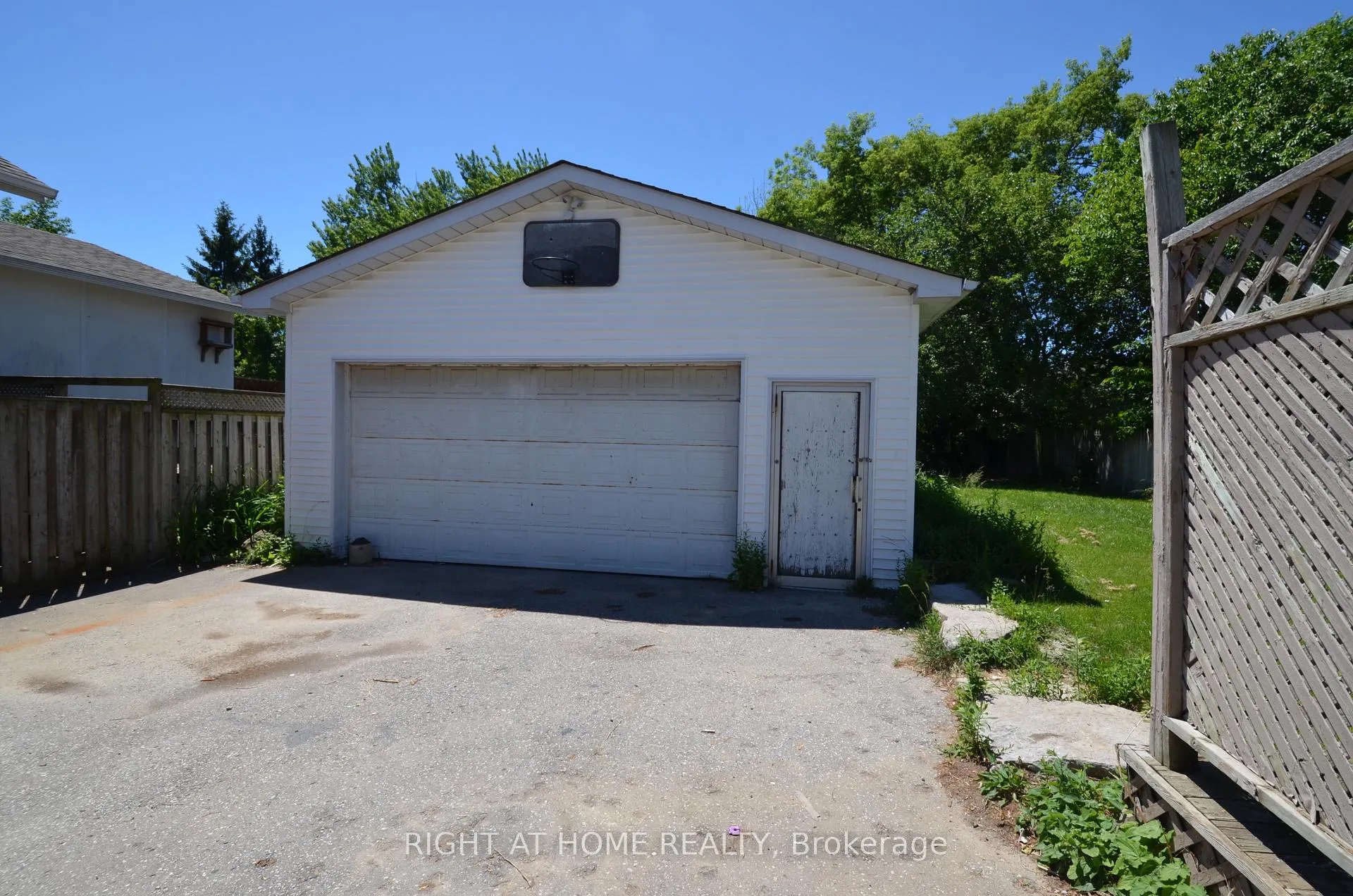 Photo 15 of 526 Poplar Avenue, Ajax, South East — HOMEH