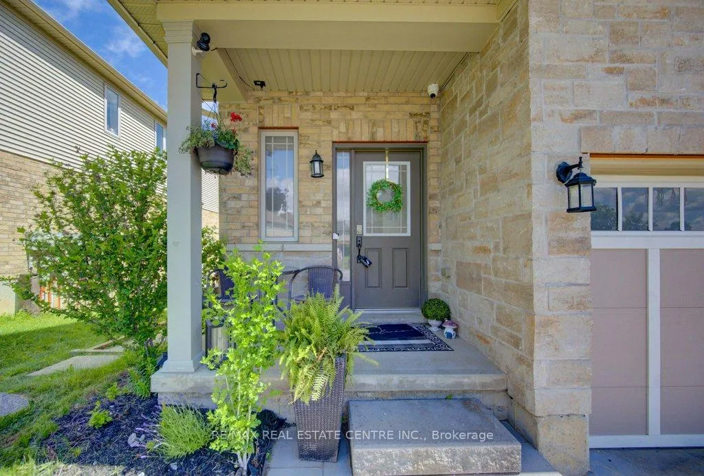 Photo 4 of 42 Greenwater Street, Kitchener, Doon South — HOMEH